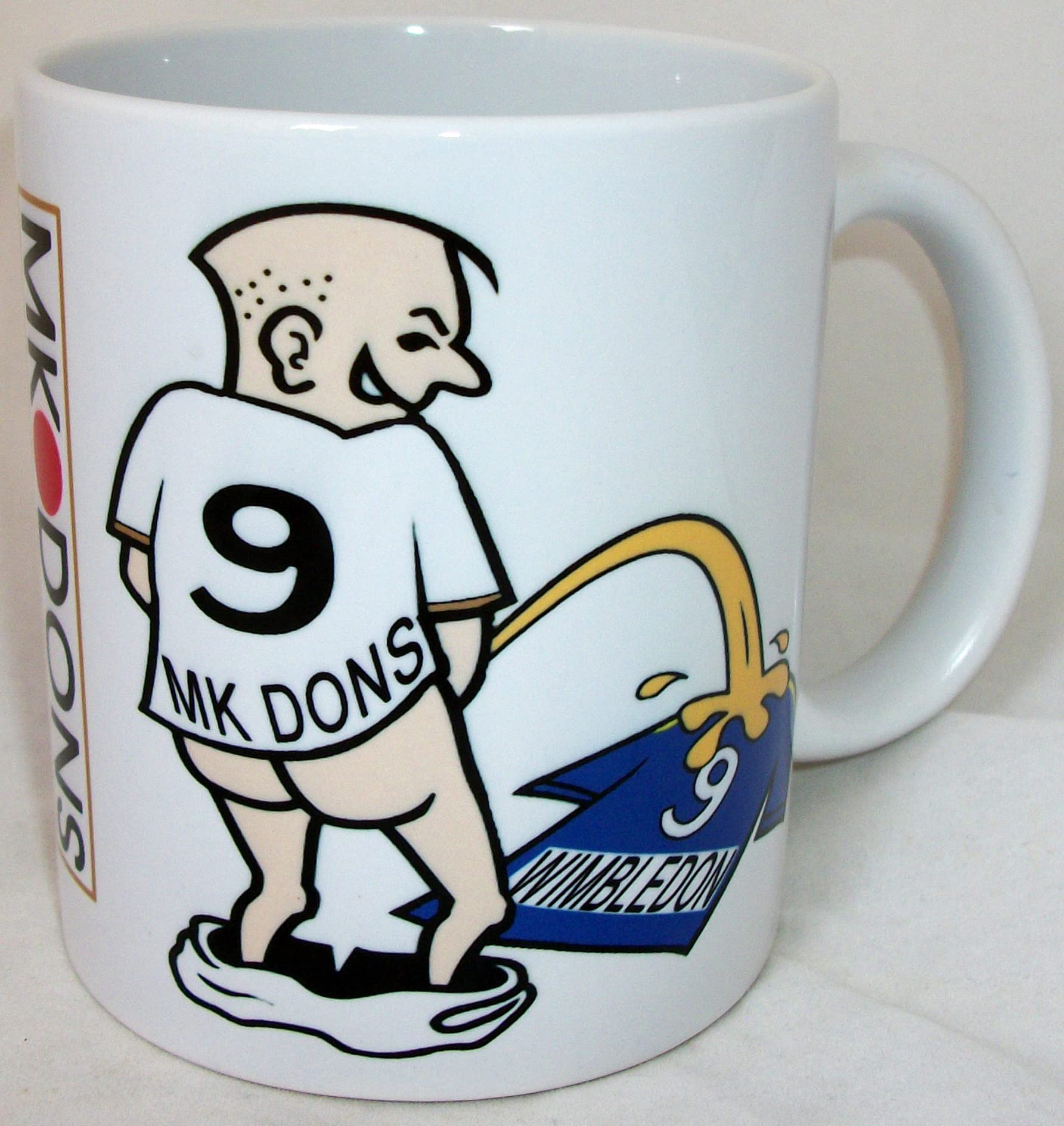 Funny Football Team Shirt Fan Rivalry Tea Coffee Mug (MK Dons (weeing on Wimbledon))