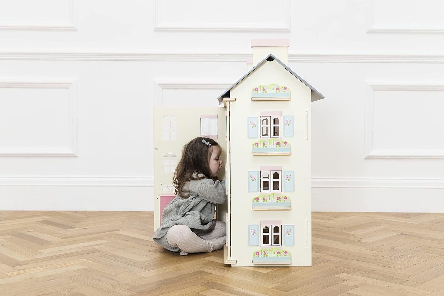 Chеареѕt 🛒 Le Toy Van - Gorgeous Cherry Tree Hall Large Wooden Doll House | Girls or Boys 4 Storey Wooden Dolls House Play Set | Great As A Gift | Suitable for Ages 3+
