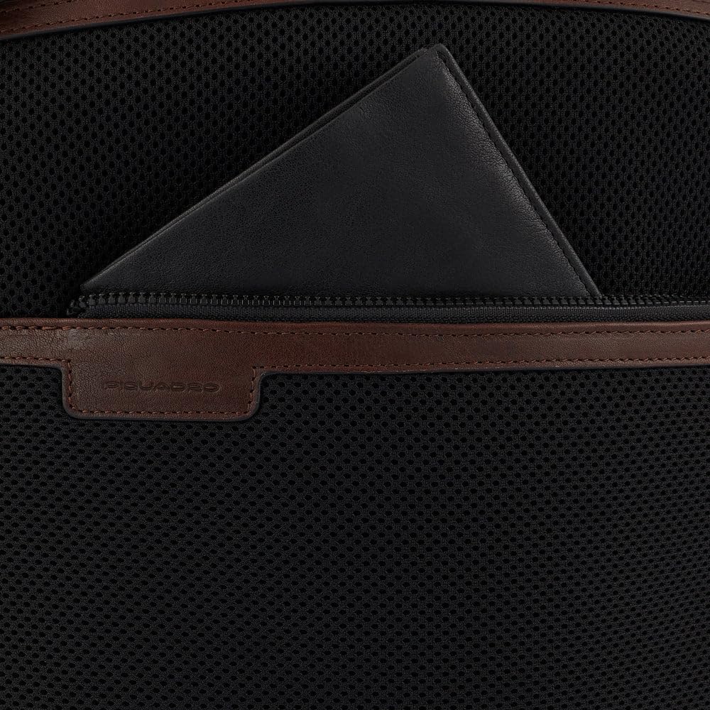 PIQUADRO - Zaino PC 15,6" e Tablet 12,9" Pelle - Uomo - Nero | Spallacci imbottiti, Doppio alloggio device, Vani organizzati, Ufficio, Business