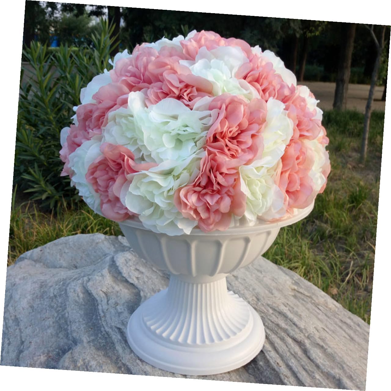 Totority Vintage White Plastic Flower Pot Planter Urn 2pcs, Decorative Retro Wedding Garden Plant Holder, Classic Roman Style Pedestal Vase for Home and Event Décor