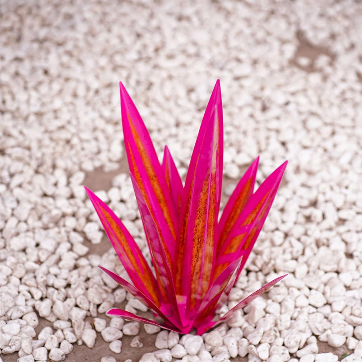 Unique Garden Tequila Sculpture Metal Agave Plant Garden Stake Hand Painted Ornament for Outdoor Yard Decorations Yard Stake
