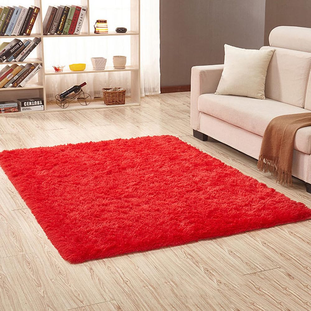Tapis de chambre rouge en peluche pour créer un sol moelleux et chaleureux