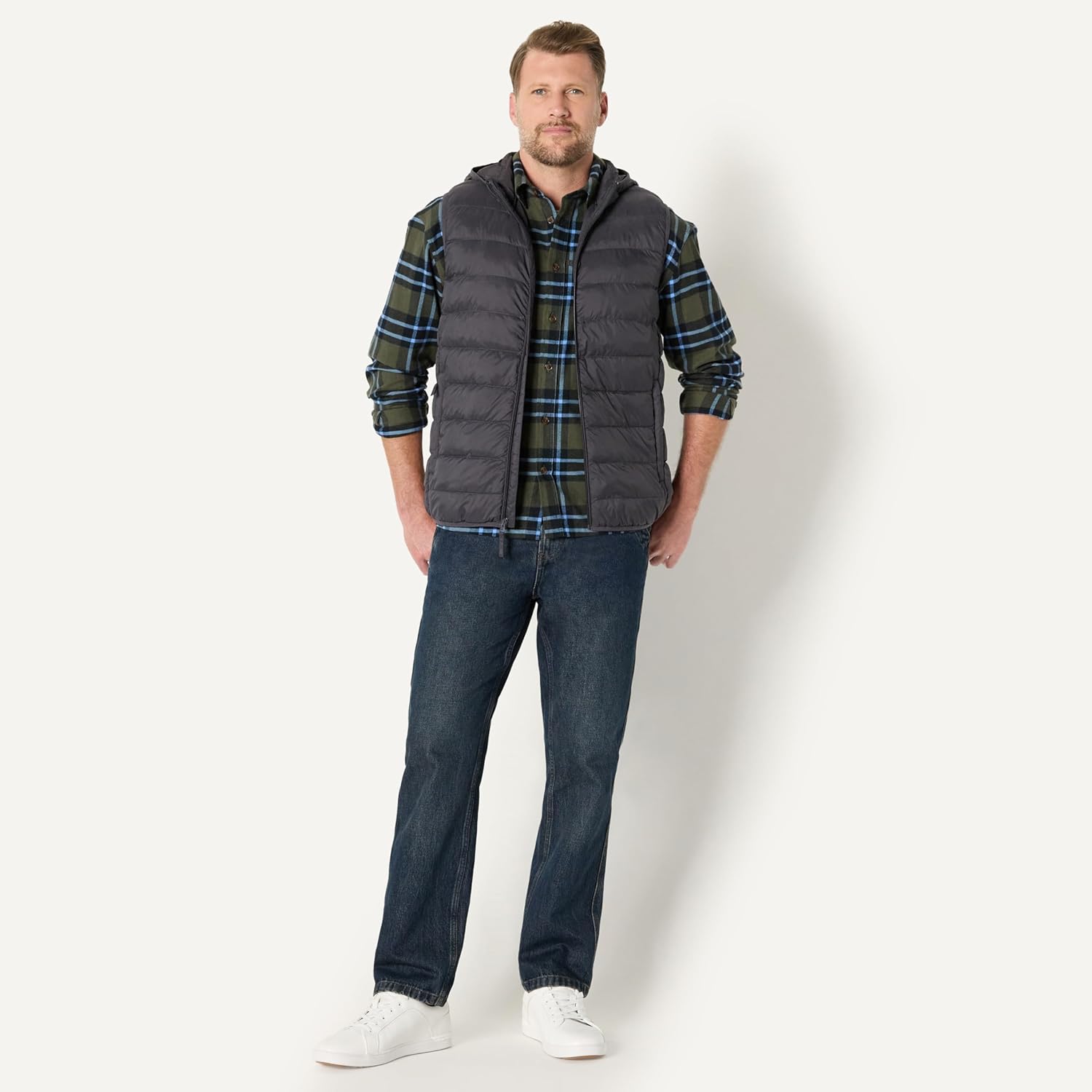 Amazon Essentials Men's Regular-Fit Lightweight Water-Resistant Hooded Puffer Vest - Image 5