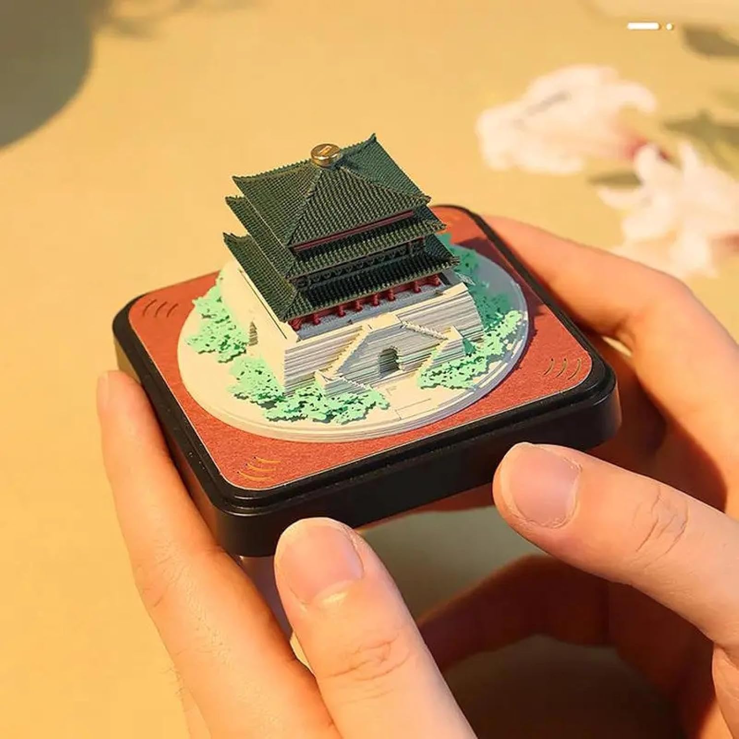 3Dアートカレンダー 2025 3Dクリエイティブペーパーカービングデスクカレンダークロックタワーペーパー彫刻カレンダー190枚彫刻