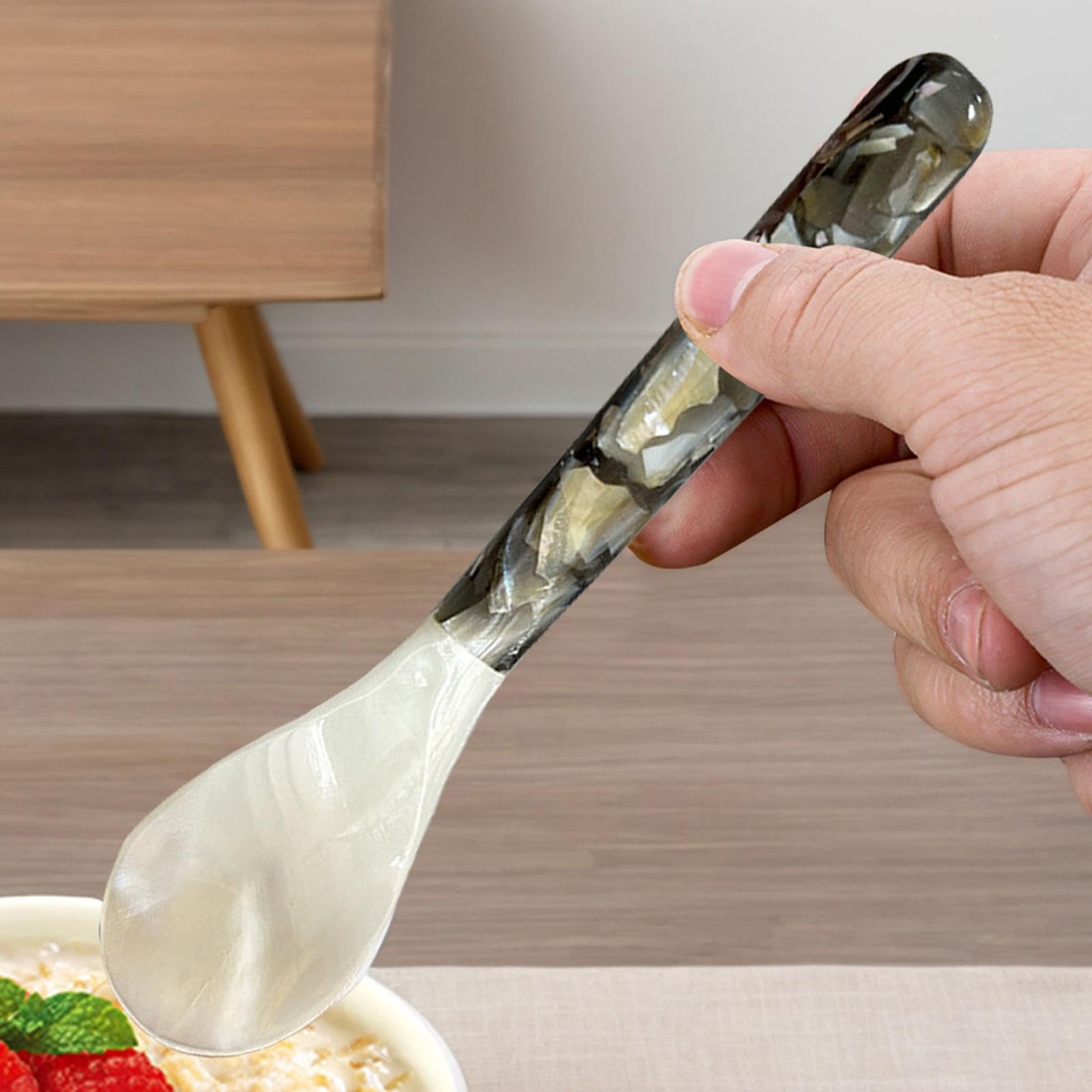 Cucchiaio da caviale con conchiglia, set di cucchiai in madreperla, set di posate per caviale, eleganti cucchiai per caviale, cucchiai decorativi, utensili da portata per caviale, set di 5 cucchiai