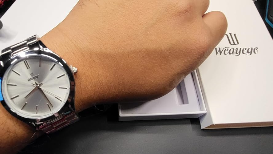 simple and stylish watch that feels high quality