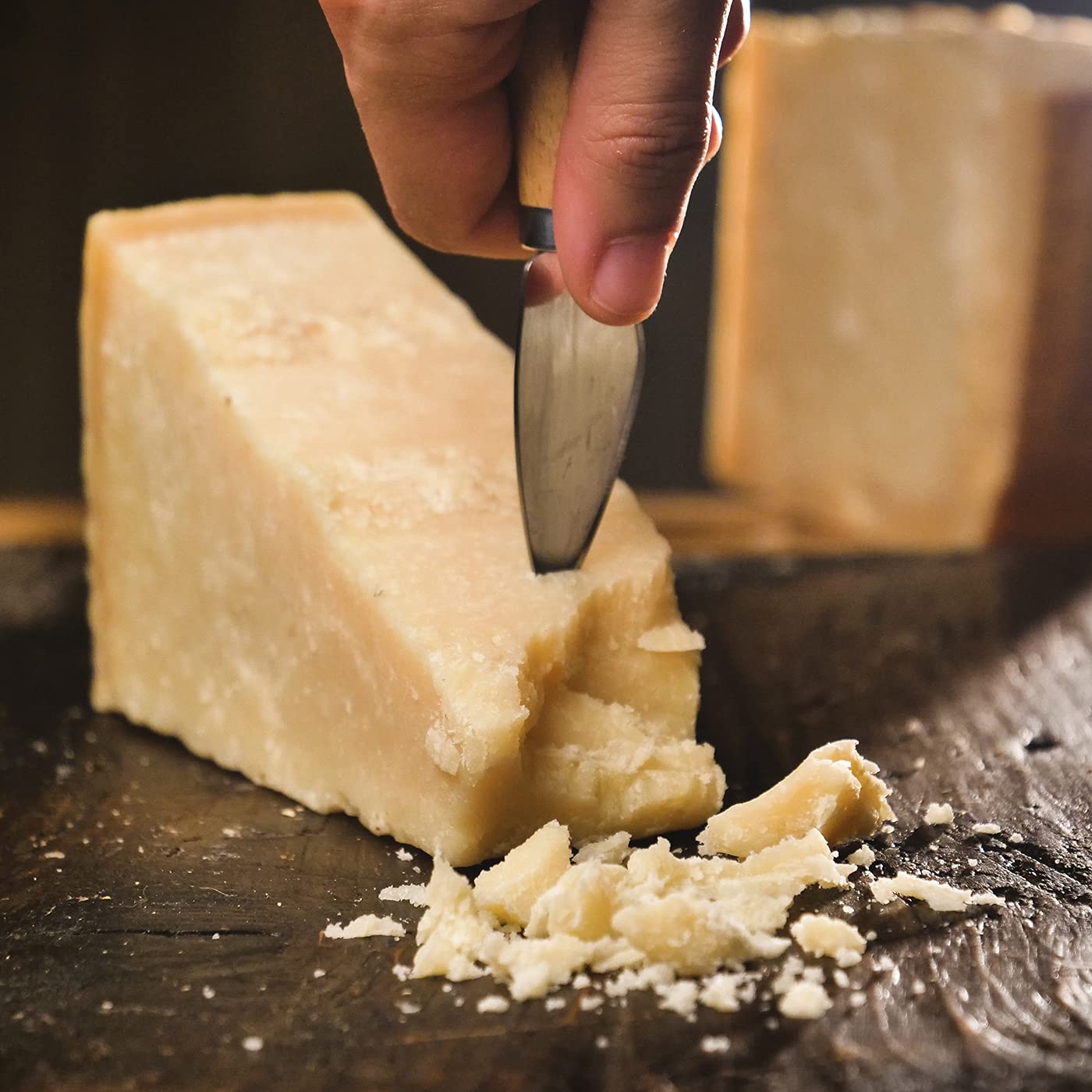 Parmigiano Reggiano AOP | 22 mois de maturation | Produit typique italien | Goût doux, délicat et persistant | Nutritif et sans lactose | 500 gr