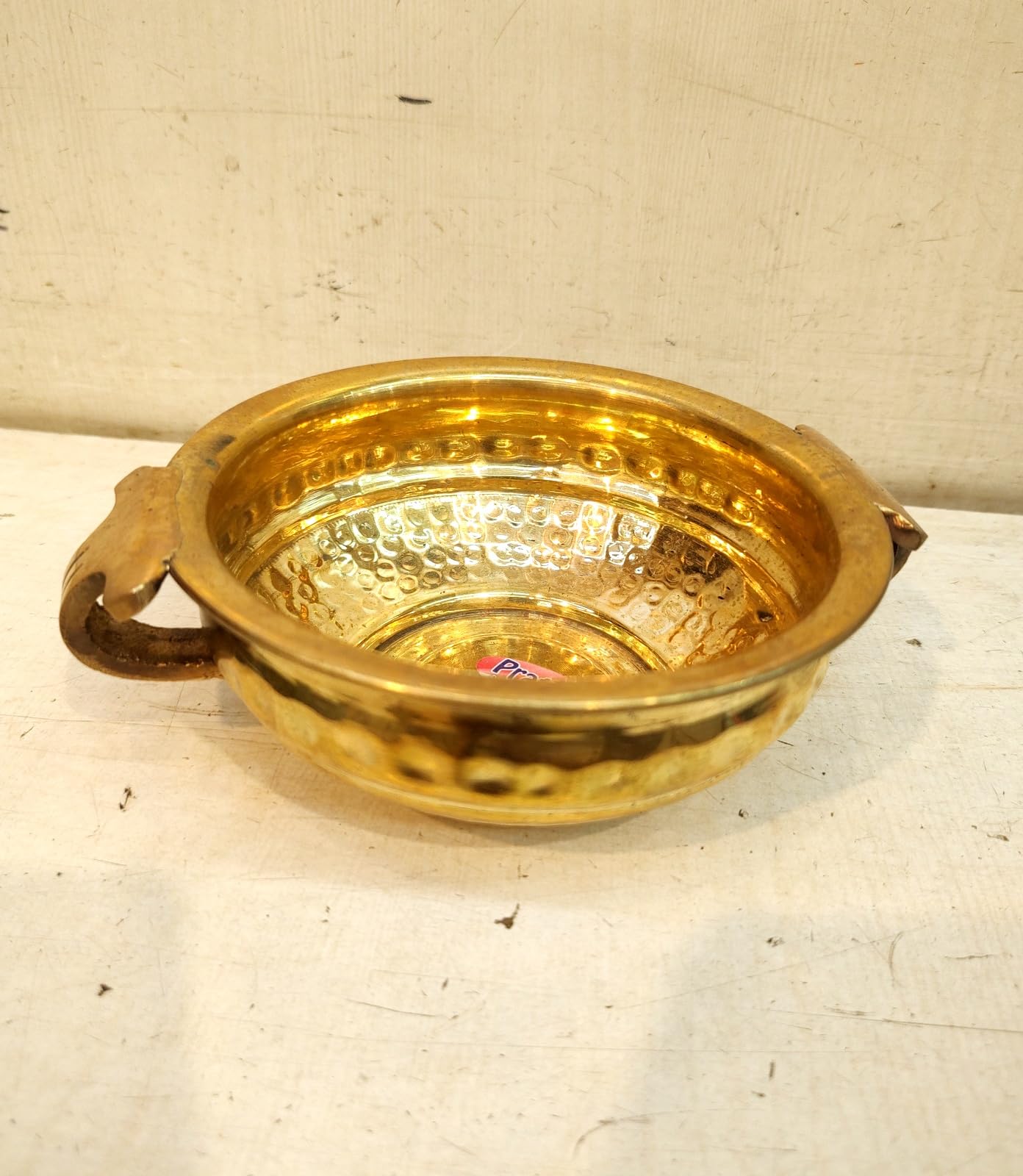 Cuenco de latón antiguo Urli redondo para centros de mesa con agua y flores