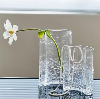 2.8lb Flower vase,Clear Glass Vase for Office Decor, Art Hand Blown Glass Vases for Table Centerpiece 8.3" Unique Vase Home Decor Home Entrance Wedding Center