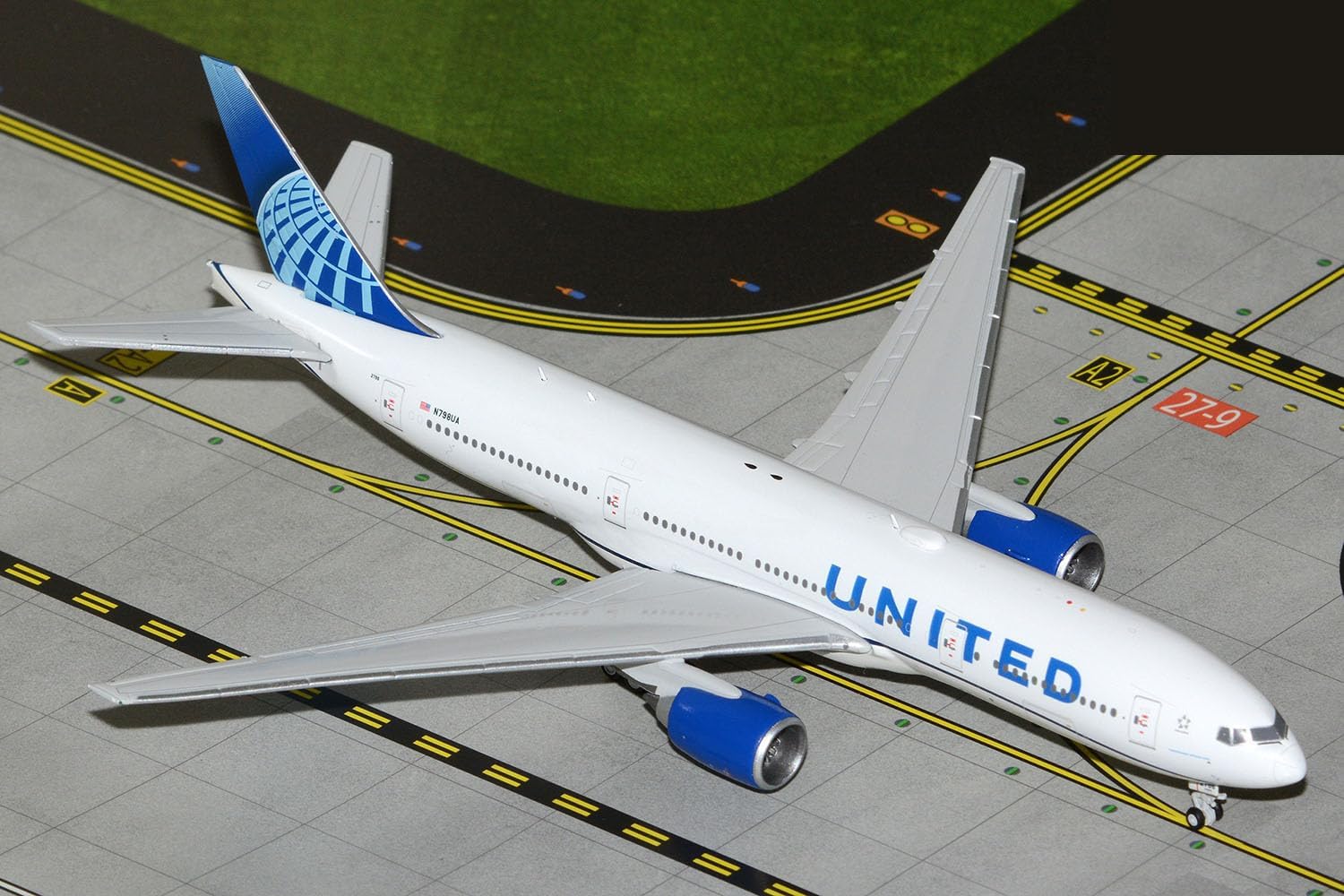 GeminiJets GJUAL2230 United Airlines Boeing 777-200ER N798UA; Scale 1:400