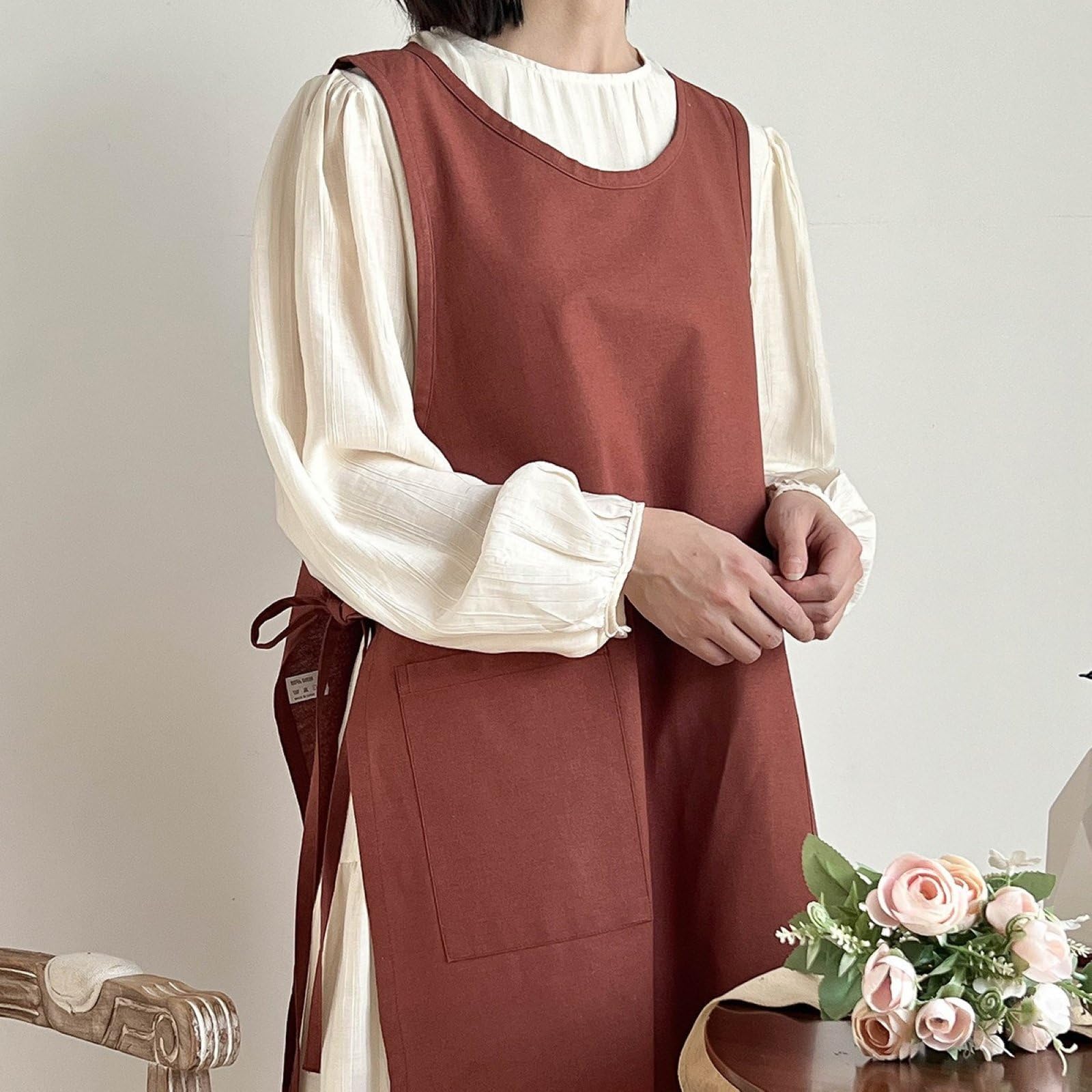 Grembiuli con tasche, Grembiule da donna in cotone e lino multicolore con cravatta laterale girocollo. Bak. Colore. Caffè