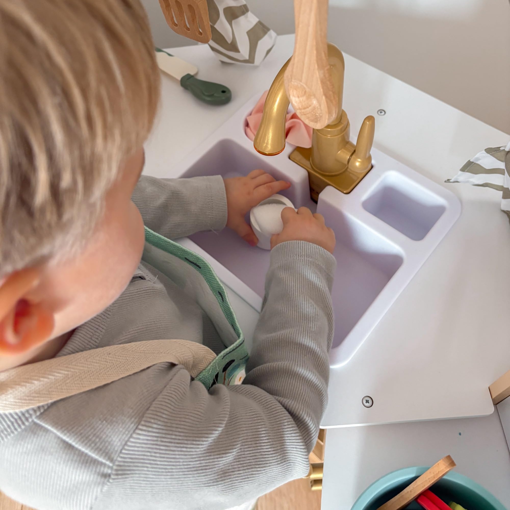 Mamabrum Cucina in Legno per Bambini 3+, Set XXXL con Luci LED, Caffettiera, Pentole, Frutta e Verdura | 50 Pezzi di Accessori Giocattolo