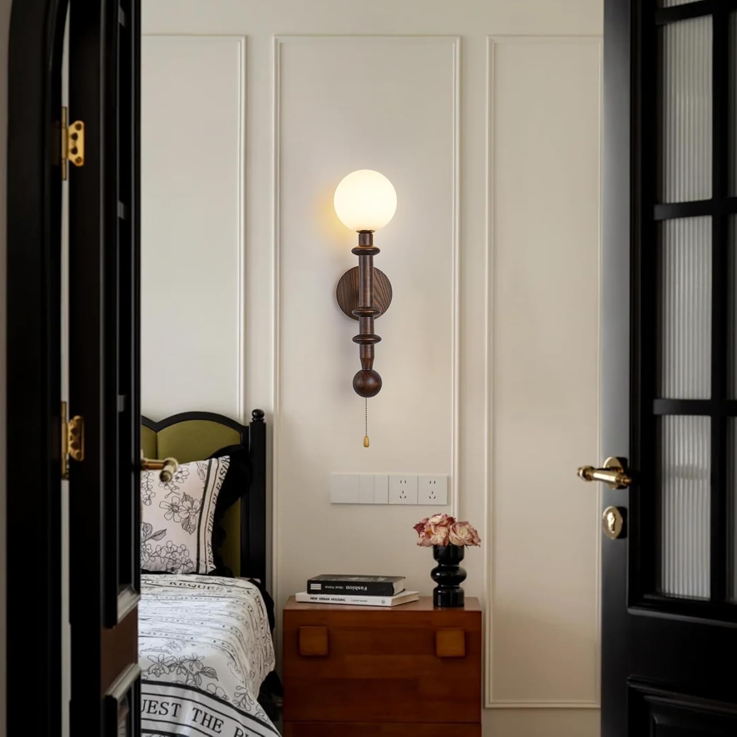 Wood Wall Sconce Industrial Globe Wall Sconce Modern Bedroom Vanity Wall Light fixtures with White Globe Glass Lampshade for Living Room、dinging Room