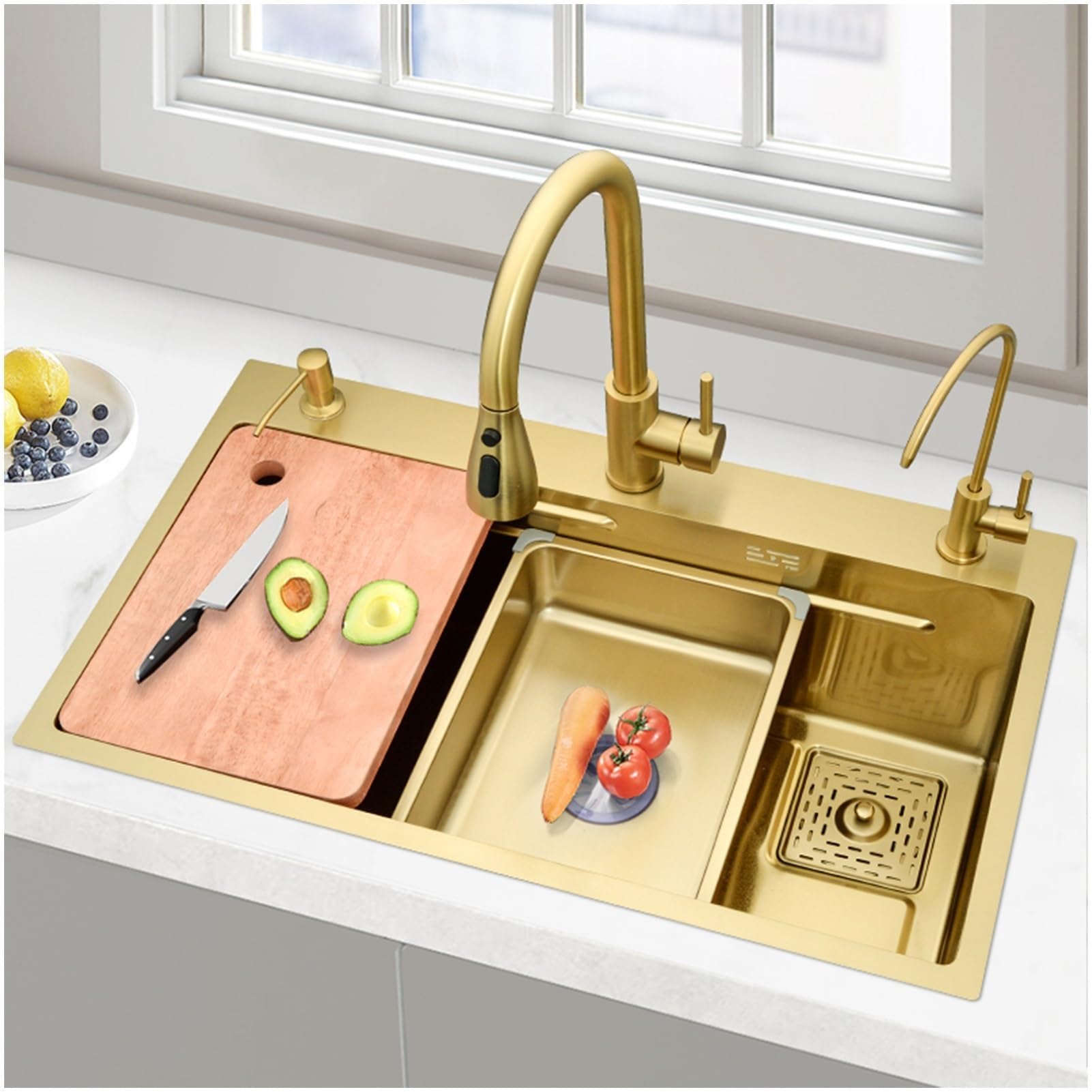 Évier de cuisine simple cuve dorée en inox pour éliminer le manque de place