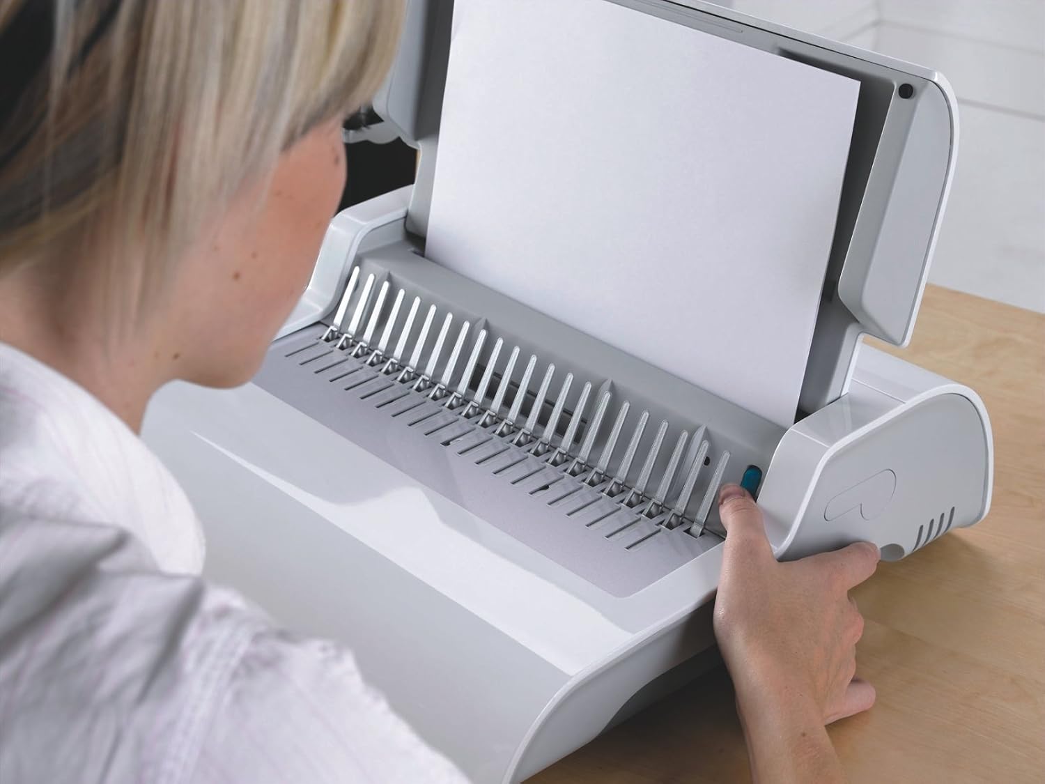 FELLOWES Pulsar-E Electric Comb Binder
