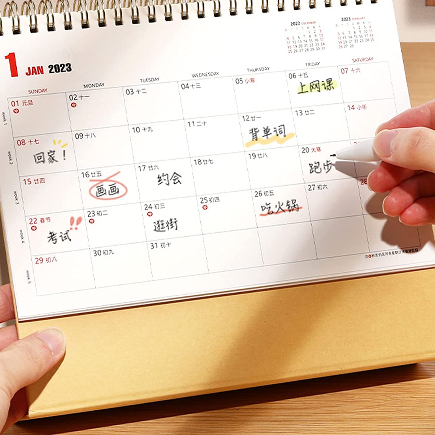 OLOTU Tischkalender Tragbarer Kalender, Kleiner stehender Flip-Desktop-Kalender von September 2022 bis Dezember 2023, Heimtischkalender Planer