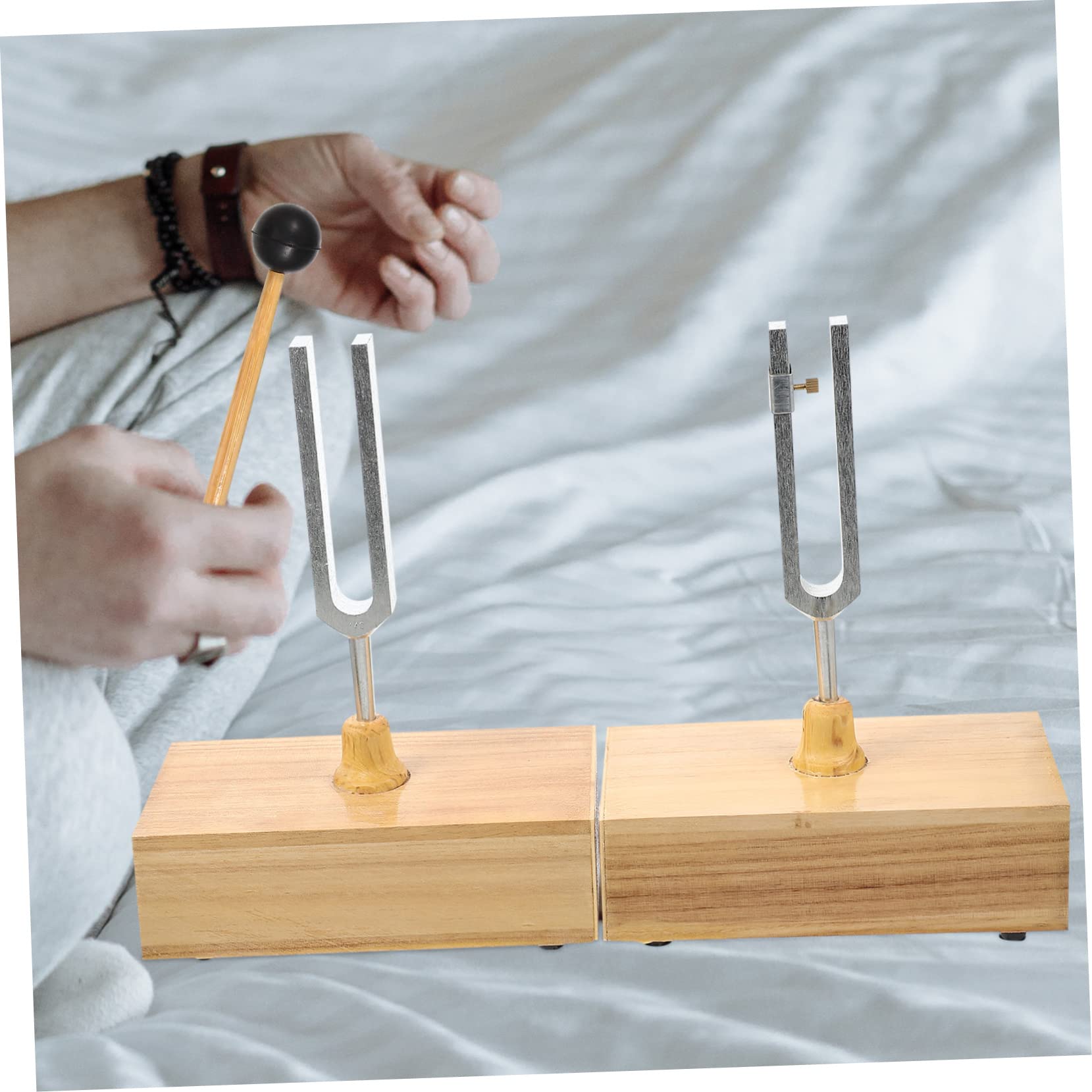VICASKY Stimmgabel für Musikinstrumente 440hz Experimentierinstrument aus Metall und Holz mit Hammer und Holzsockel für Physikunterricht