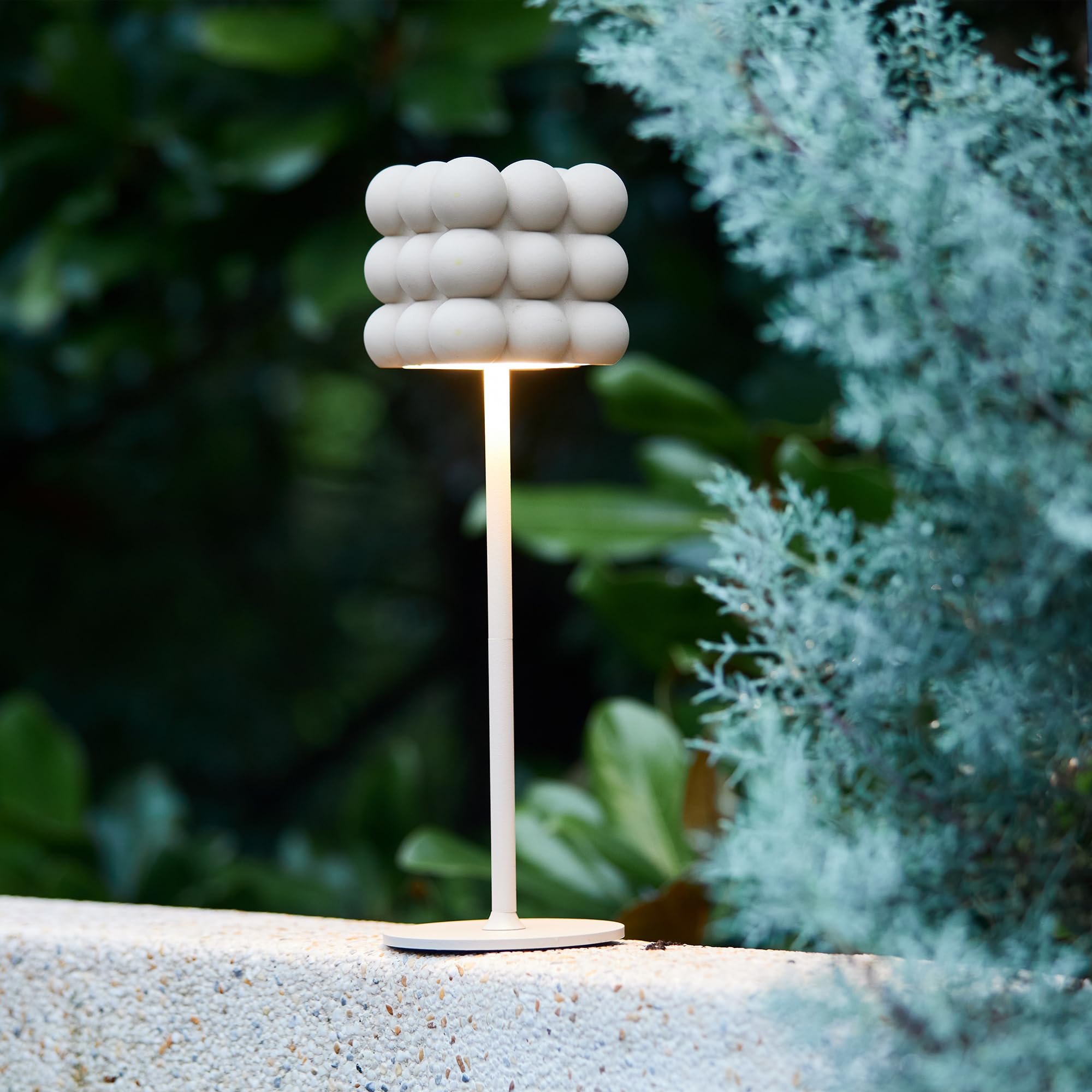 DEELUX 2 Pezzi Lampada da Tavolo senza fili,LED Lampada da comodino touch | Lampada Tavolo Ricaricabile Dimmerabile In Metallo,3000K/6000K,IP44 Impermeabile,Luce da Tavolo Esterno/Interno(Beige)