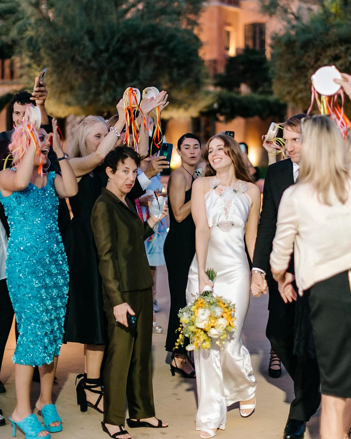 Tamburello da 4 pollici per matrimoni, tamburello mini in metallo a fila singola con sonagli, accessori per la pista da ballo, tamburello a percussione manuale per ospiti, regalo per feste