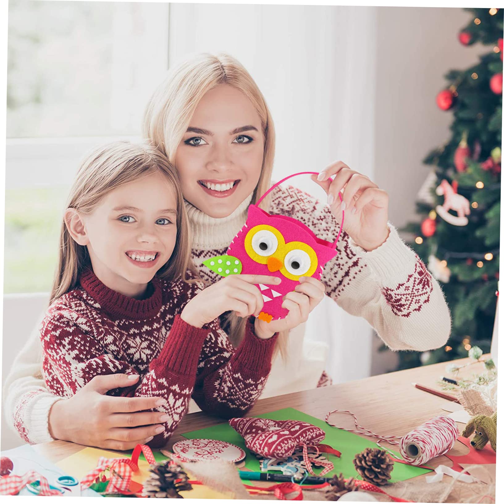 SOIMISS Kit de Bolsa de Fieltro para Niños 5 Piezas de Material No Tejido, Seguro y Fácil para Aprender a Coser y Mejorar Habilidades Manuales Estilo Aleatorio