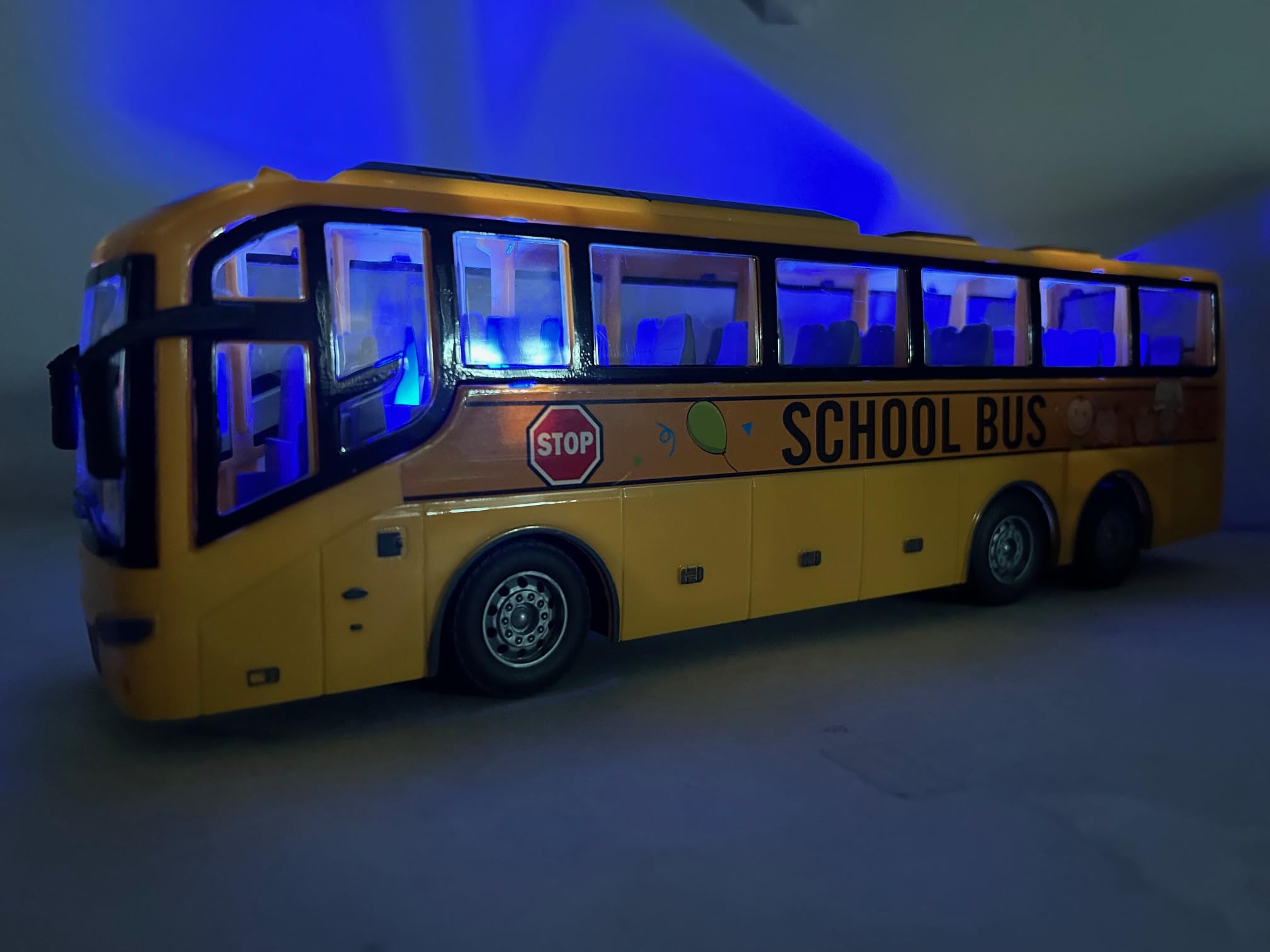Bus Jouet Télécommandé avec Lumières Bus Grand cm 32 Pullman Jouet pour Enfants Lumières Mouvement Voiture Radiocommandé Autobus Roues Caoutchoutées École Buss Pullman Courrier Multifonction Échelle 1