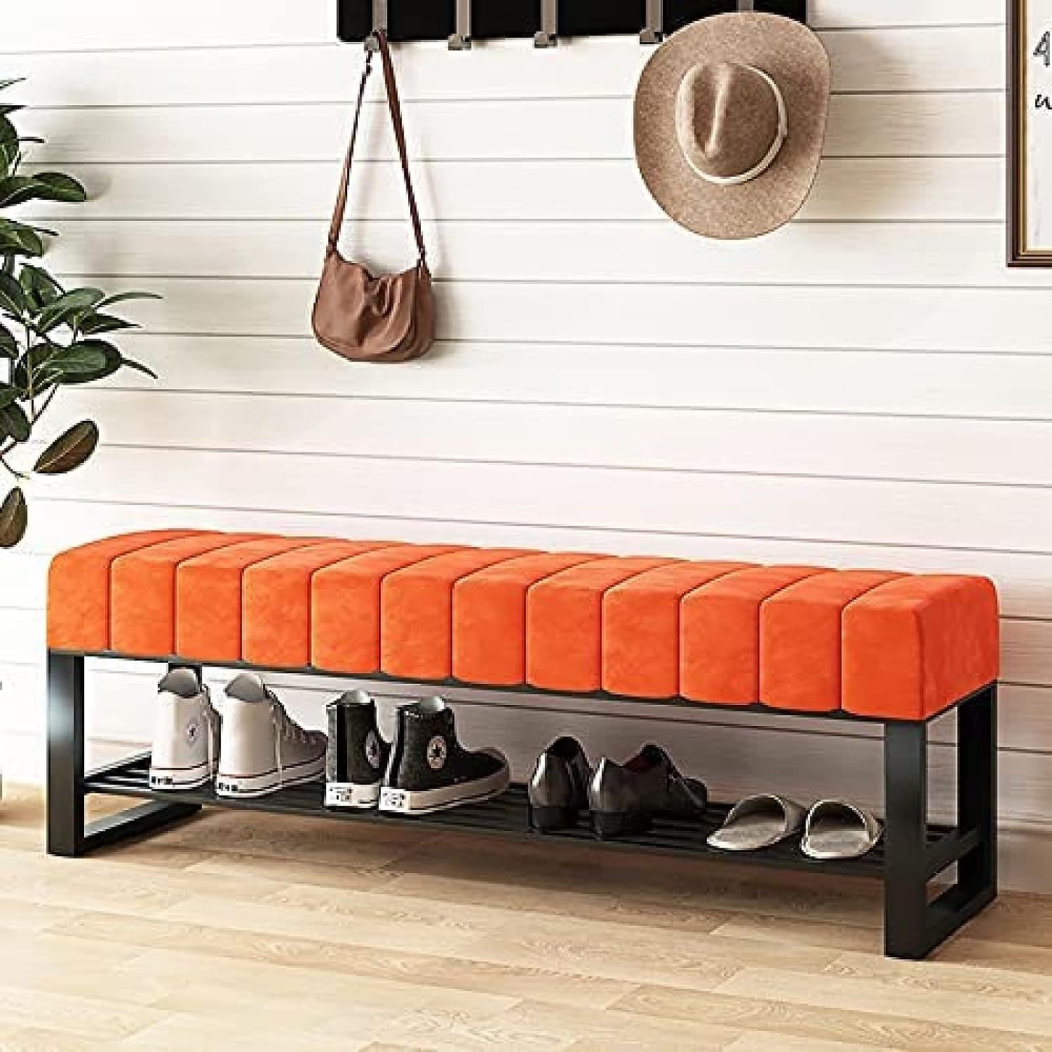 Banc de rangement velours pour sublimer l'entrée de la maison