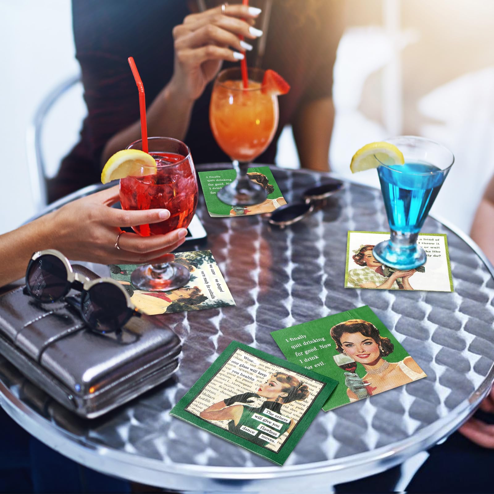 Watersay 100 servilletas de cóctel divertidas con texto en inglés "Call Me", servilletas de cóctel retro para vacaciones, suministros de bar decorativos para adultos, regalos divertidos de Navidad