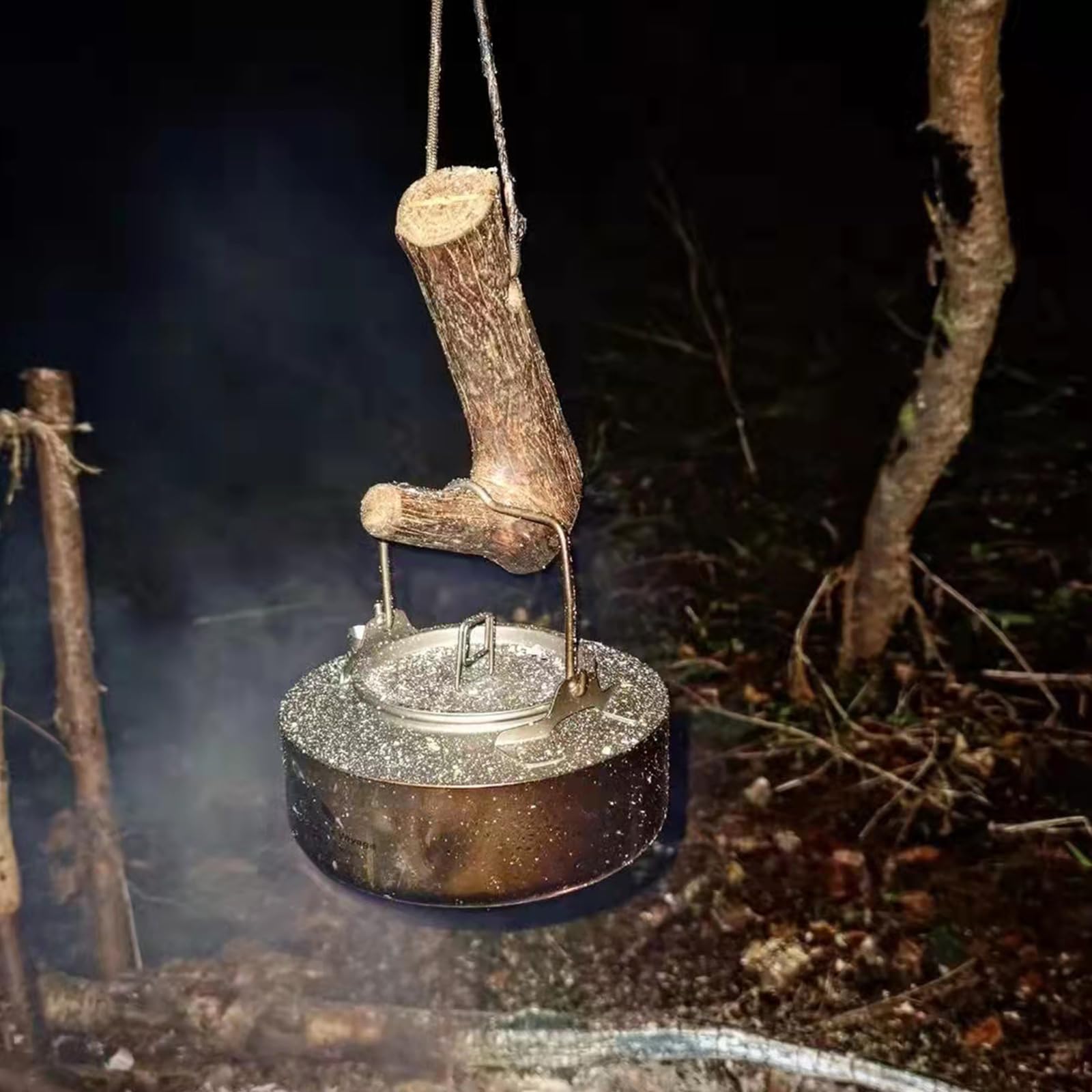 iBasingo 700ml Camping Titan Kessel Kaffee Teekanne Outdoor Ultraleicht Wasserkessel Herd Wasserkrug Kleine Küchen Wasserkocher mit Klappbarem Griff Wandern Reisen Tragbares Trinkgeschirr Ti3100D