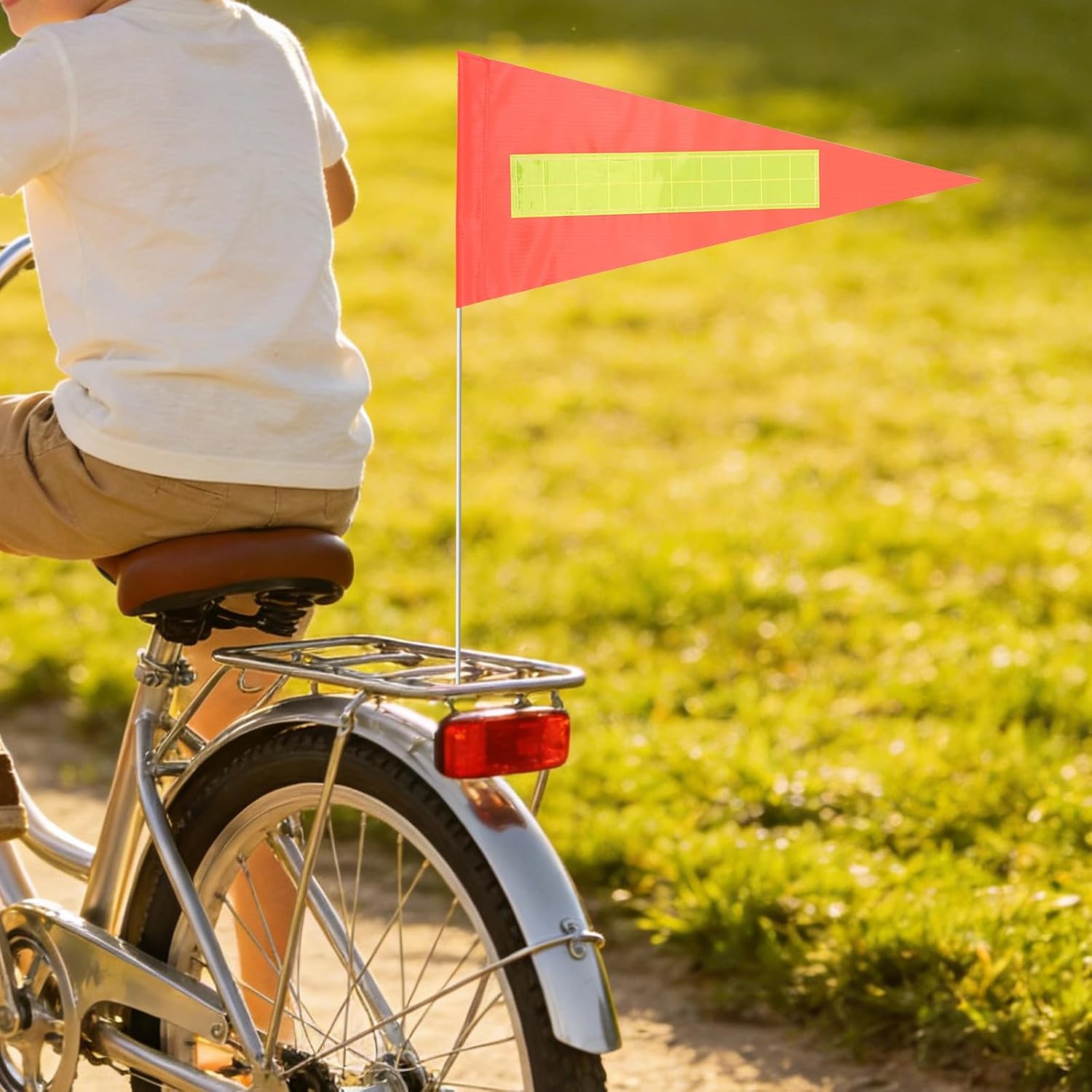 2pcs Reflective Safety Flags for Bikes and Scooters Triangle High Visibility Warning Pennants with Windproof Design Easy Installation Compatible with Poles for Outdoor Cycling