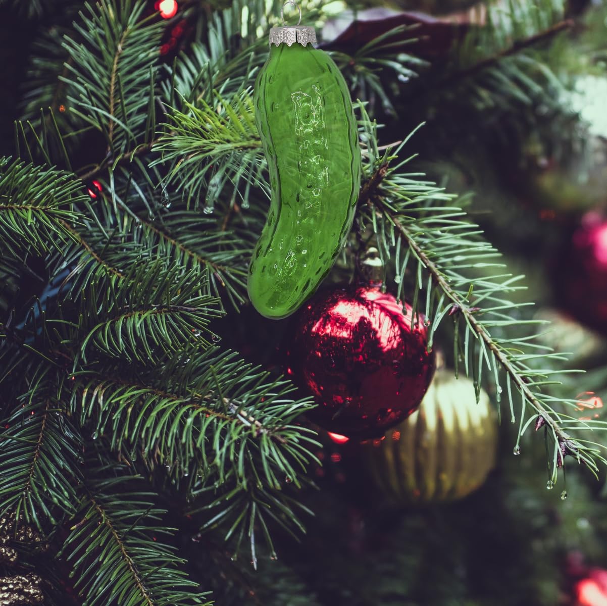 4E's Novelty Blown Glass Pickle Ornament (1 Piece) 4 Inch Transparent Green Pickle Ornament for Christmas Tree Decoration German Find The Pickle Game, Dill Pickle Gift