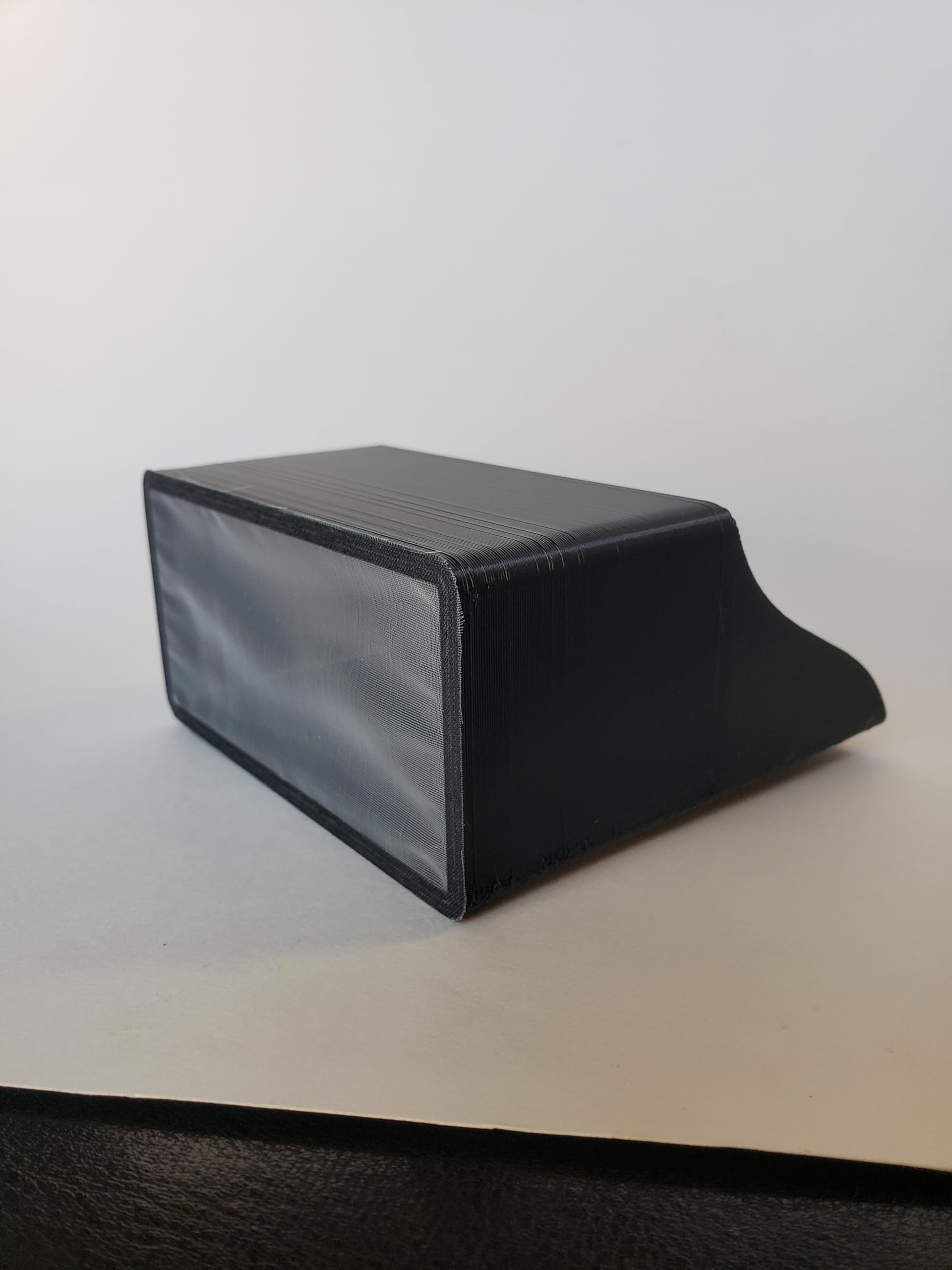 Aquarium Gravel Scoop with Built in Mesh Screen for Removing and Cleaning Aquarium Substrate