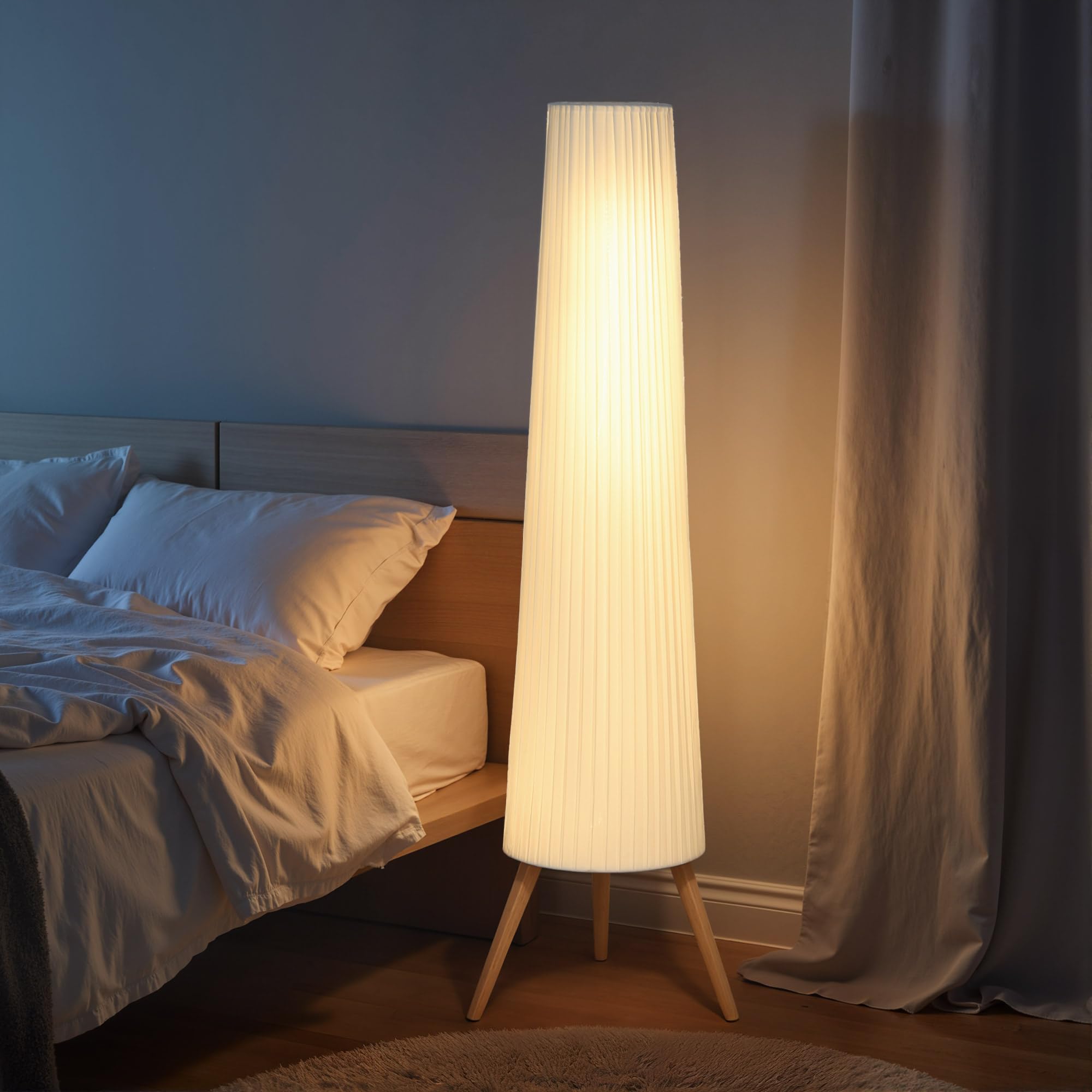 HOMCOM Lampada da Terra Treppiede con Interruttore a Pedale, Lampada a Pavimento con Luminosità Regolabile, Paralume in Tessuto e Gambe in Legno, per Salotto e Soggiorno, 46x46x153 cm, Bianco