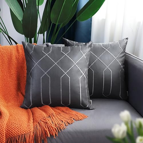 Miniatura 132 de BRAWARM Fundas de almohada de piel sintética de 18 x 18 pulgadas, fundas de almohada de cuero negro, paquete de 2, almohadas decorativas de cuero