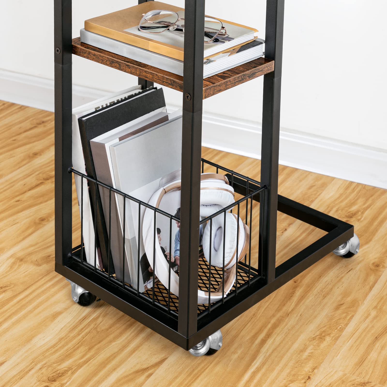 HOOBRO Table d'Appoint avec Station de Charge, Table Basse Pliante en Forme de C avec roulettes et Étagère de Rangement, Ports USB et Prises de Courant, pour Salon, Marron Rustique EBF022SF01G1