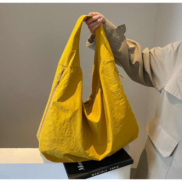 Bolso hobo para mujer, de color liso, estilo drapé, gran capacidad, nylon, bandolera versátil y relajada, ideal para viaje y deporte miniatura 7