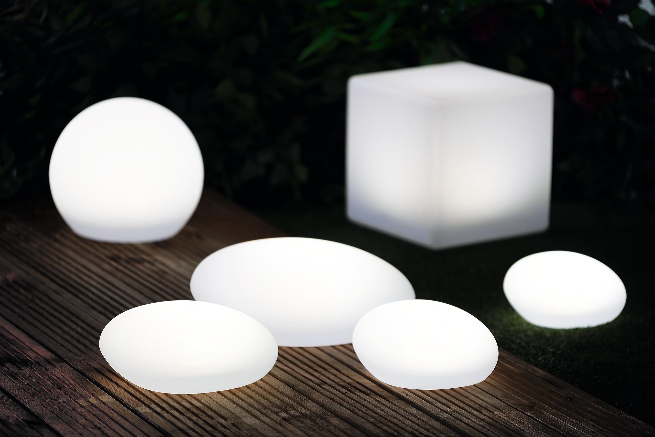 EASYmaxx Lampa solarna LED ze zmianą kolorów | dekoracyjna lampa ogrodowa z oświetleniem LED | piękne efekty świetlne z czujnikiem światła dziennego, do użytku wewnątrz i na zewnątrz, dekoracja