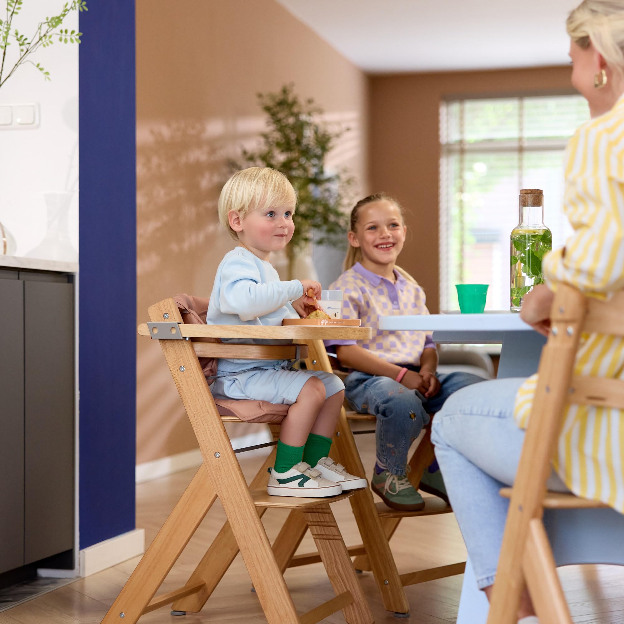 Bebeconfort Timba 2 z Poduszką, Krzesełko Dziecięce Drewniane, 6+ Miesięcy, Do 110 kg, Ergonomiczne Krzesełko do Karmienia, Pasuje do Wielu Stołów, Wyjmowana Taca, Natural Wood + Beige