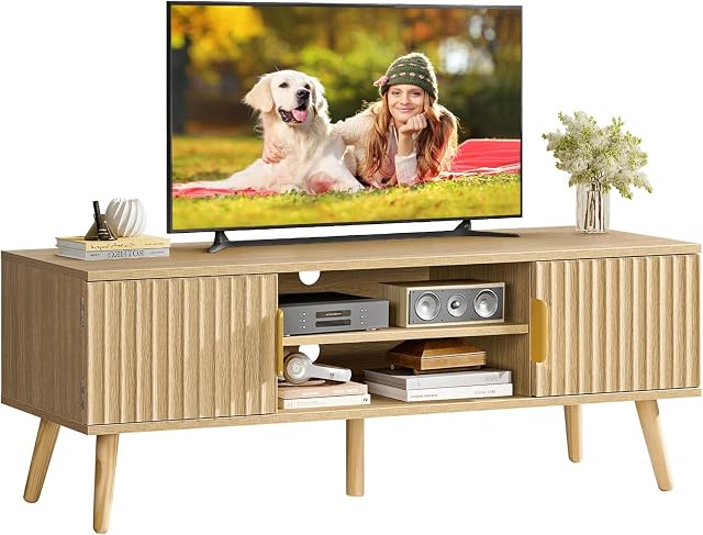 FIONESO Fluté TV Stand pour 32-60 pouces TV, TV Console, Centre de divertissement avec 2 Cabinets & Étagère, TV Table, Console de médias avec poignée en or pour salon, naturel