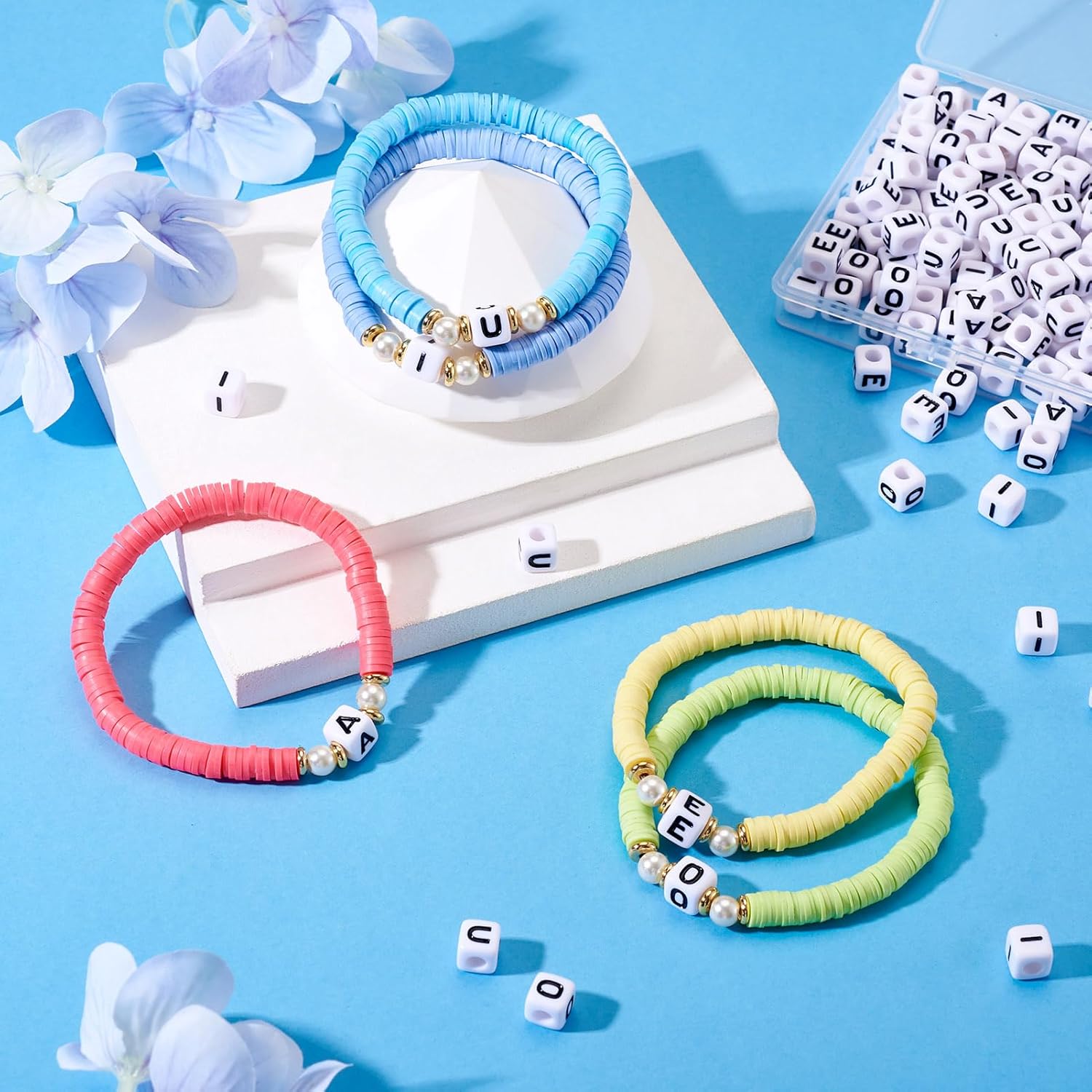 Cheriswelry 300Pcs White Cube Letter Alphabet Beads with Black Vowel Letter Acrylic Square Pony Bead Spacers Large Hole Loose Letter Beads 7-8mm for DIY Jewelry Making Bracelet Necklace Keychain - Image 2