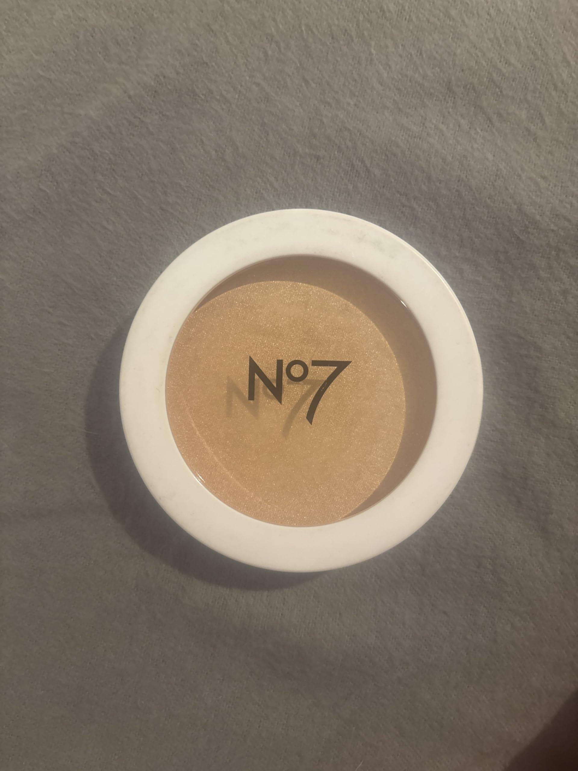 Illuminating Pressed Powder, Champagne Glow