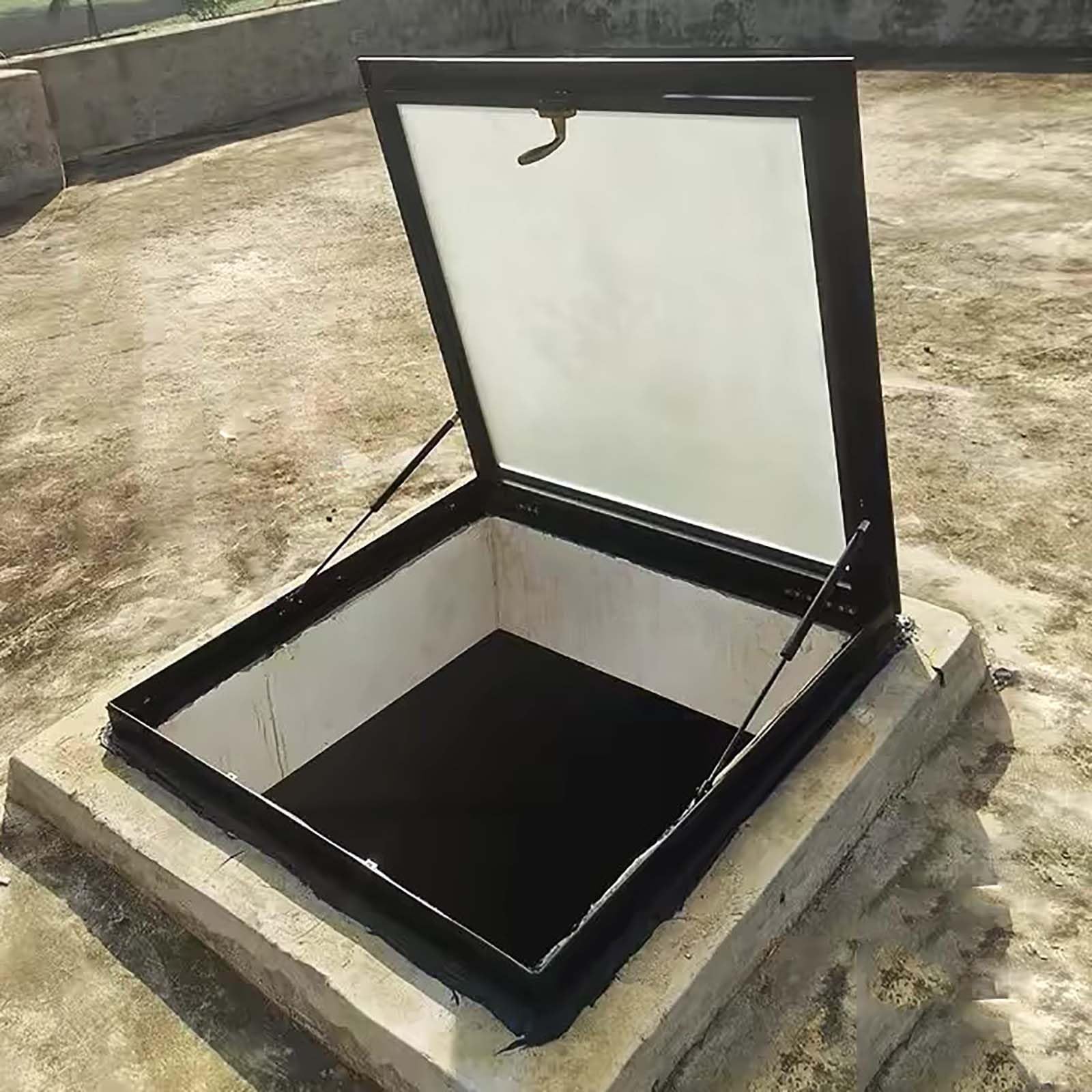 Konfigurowalny aluminiowy świetlik dachowy na strychy i piwnice, wielokątny design, 100 x 65 cm, idealny do ogrodów zimowych i maksymalizacji naturalnego światła