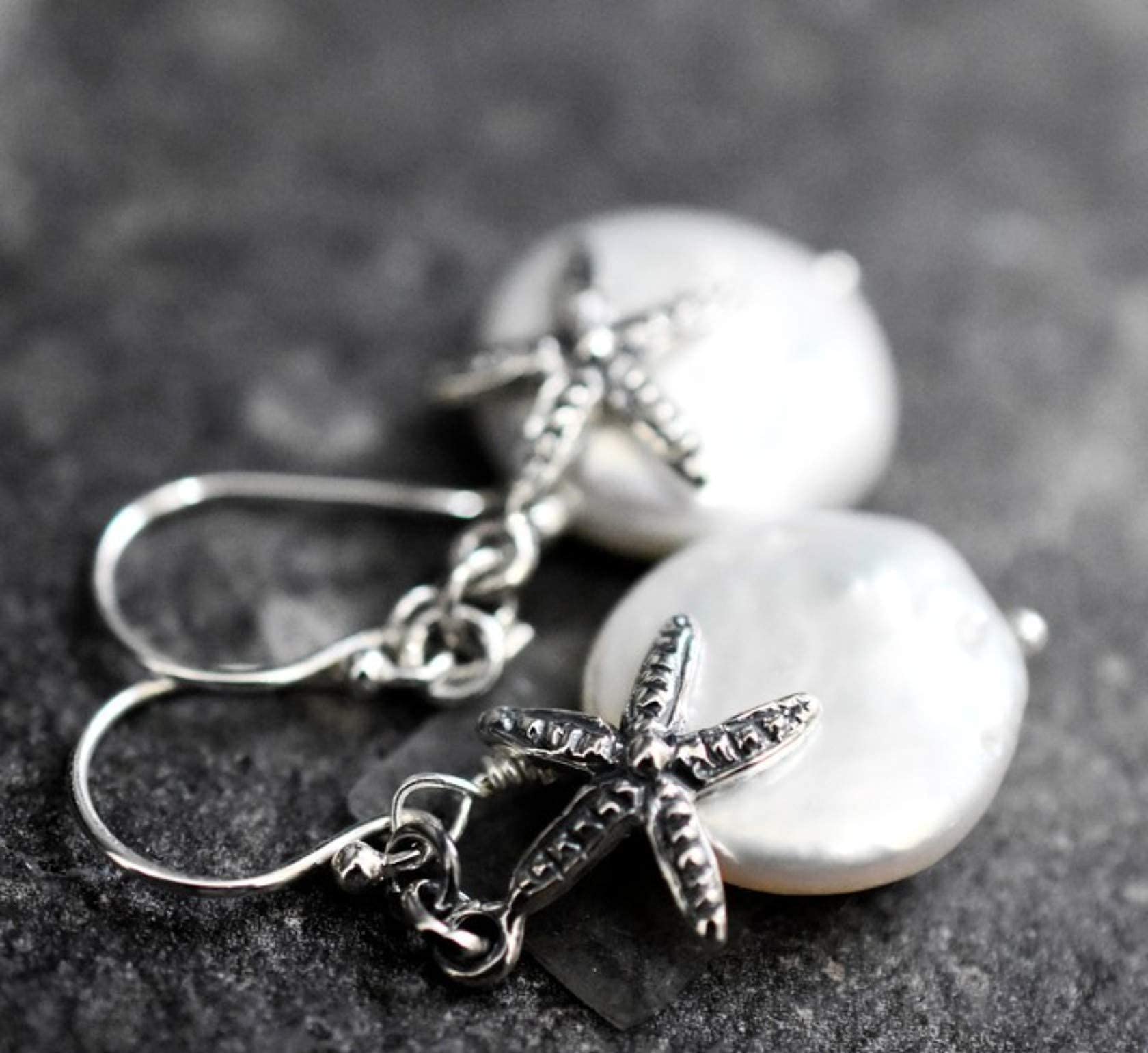 MadamLili - Seestern Silber Ohrringe Echtes Perlmutt - Echtsilber 925 Sterling - Hängend 2cm - Natur Maritimschmuck Perlmutter Ohrhänger - Handgefertigt - Exklusive Schmuckbox