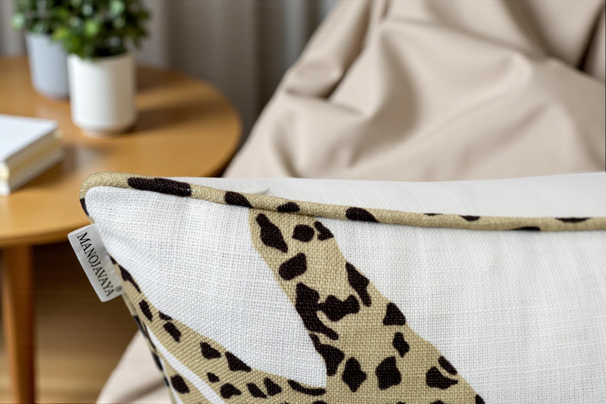 Federa per cuscino con stampa leopardata che salta 20 x 20 - stampa animale bianco marrone chiaro - Grandmillennial Preppy Safari Decor per divano letto soggiorno - leopardo che corre