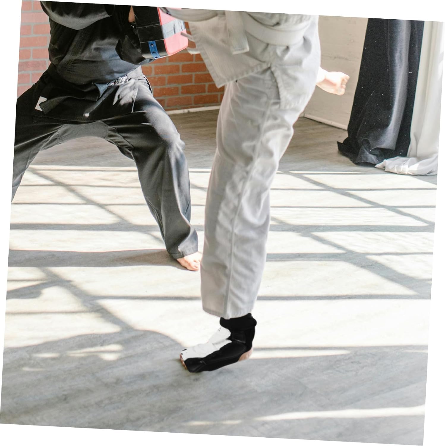 Taekwondo Foot Protector Pads 1 Pair for Karate Practice and Sports, Pu Material Double-Layer Reinforcement and Ventilated Design, Absorbing and Dispersing Force Enhanced