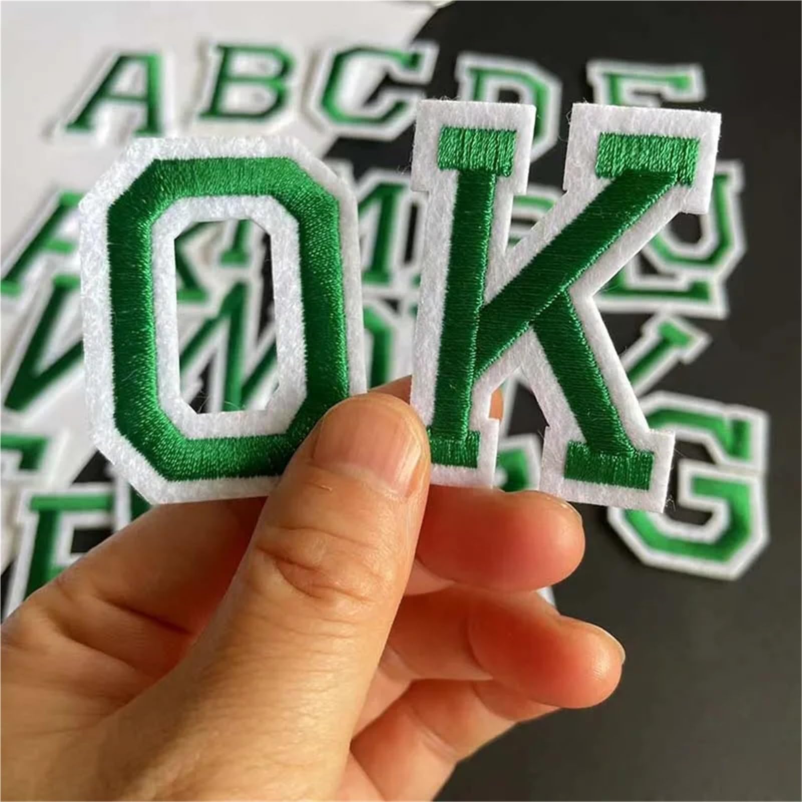 Aufnäher zum Aufbügeln für Kleidung, 12 Stück, A ~ Z, zum Aufbügeln, grüne Alphabet-Abzeichen, Stoffapplikation, Stickerei (1 Set - 26 Buchstaben)