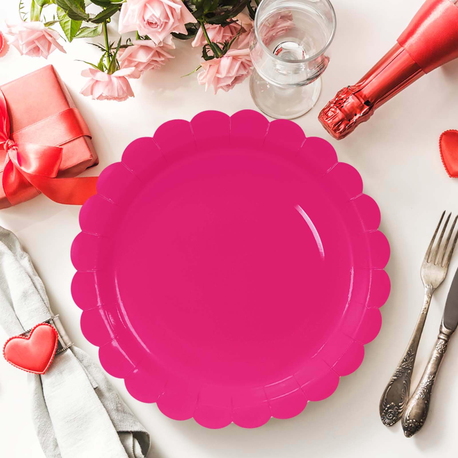 Lot de 50 assiettes en carton festonnées jetables rose vif de 17,8 cm pour mariage, fête prénatale, fête d'anniversaire, assiettes à dessert jetables