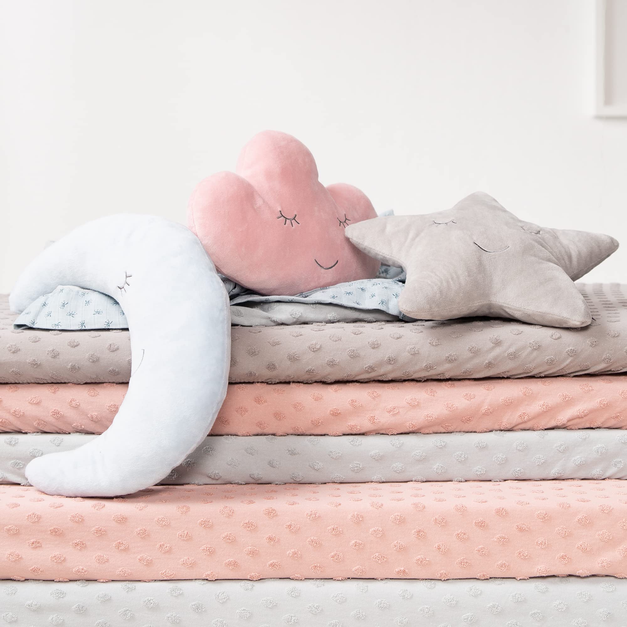 roba Coussin Décoratif pour Chambre d'Enfant en Forme d'Étoile roba Style - 32 x 28 cm - Oreiller Bébé en Peluche - Visage Souriant Brodé - Gris Argenté