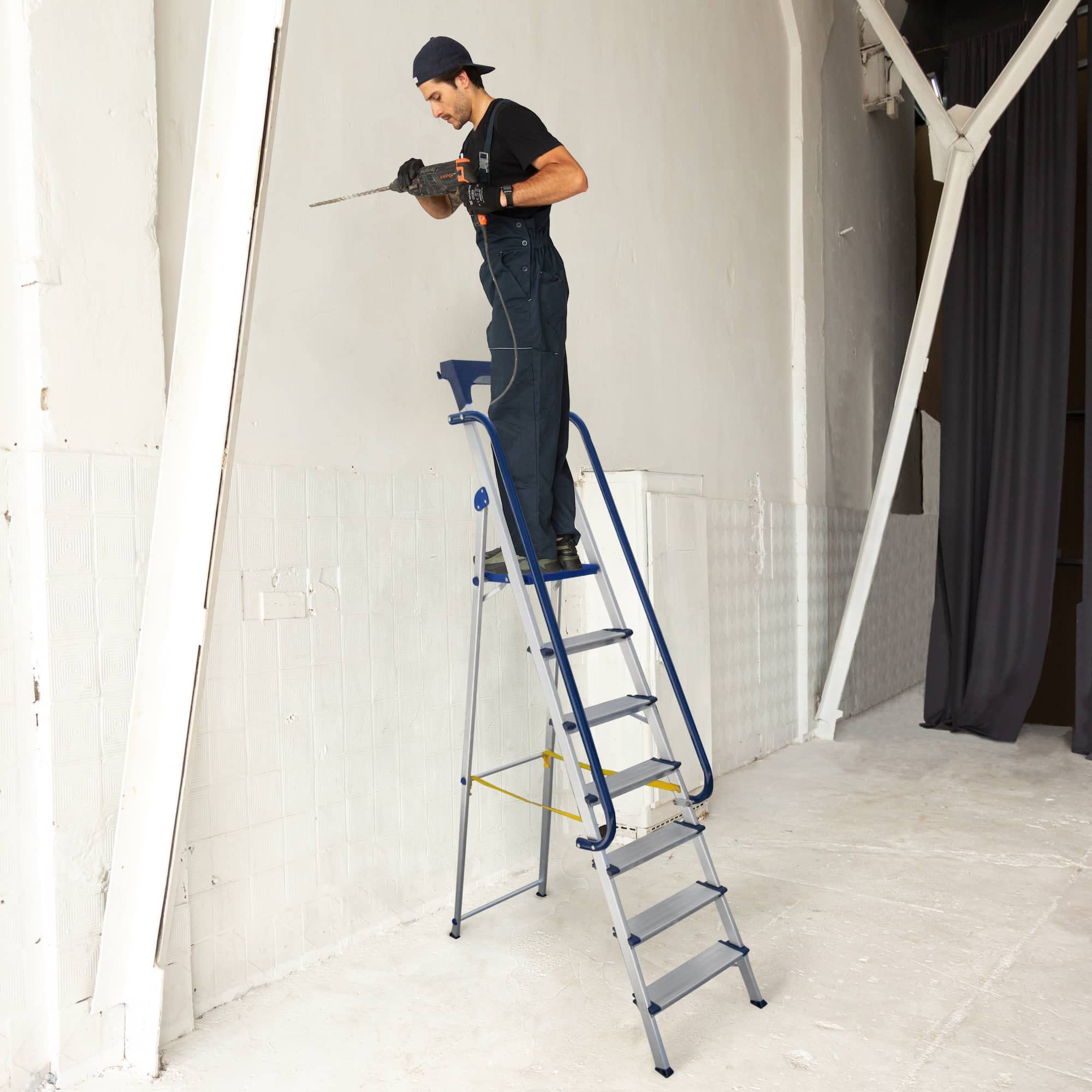 HOSTRÖM Escabeau 7 marches Secure Pro, Aluminium renforcé, sécurisé avec rampes, Tablette Porte-Outils, Hauteur Plateforme 158cm, Garantie 5ans