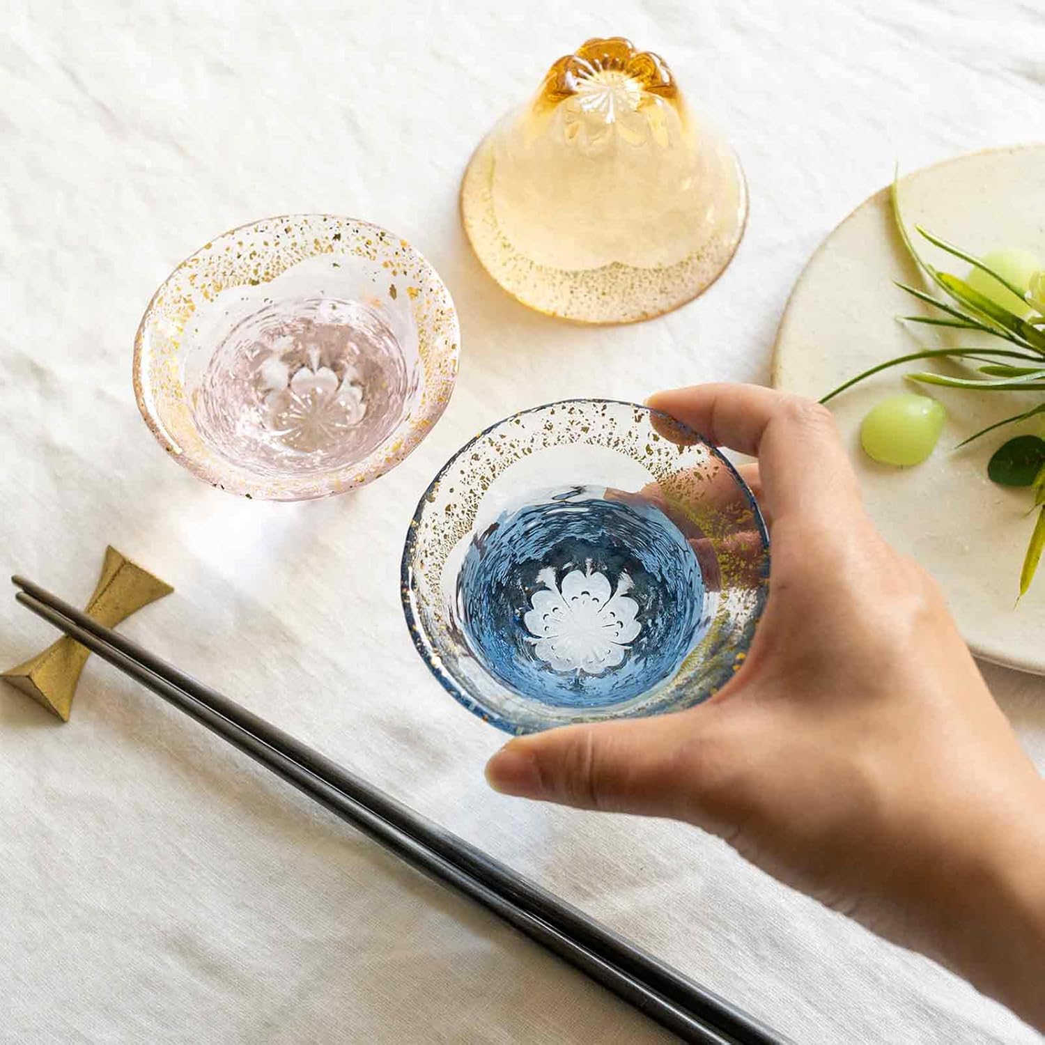 Toyo Sasaki Glass 42150TS-G-LSHB Cold Sake Glass, Wagarasu Temperature, Fujimi Sakura Sake Cup, Indigo and Gold Foil, Made in Japan, Blue, 2.7 fl oz (80 ml)