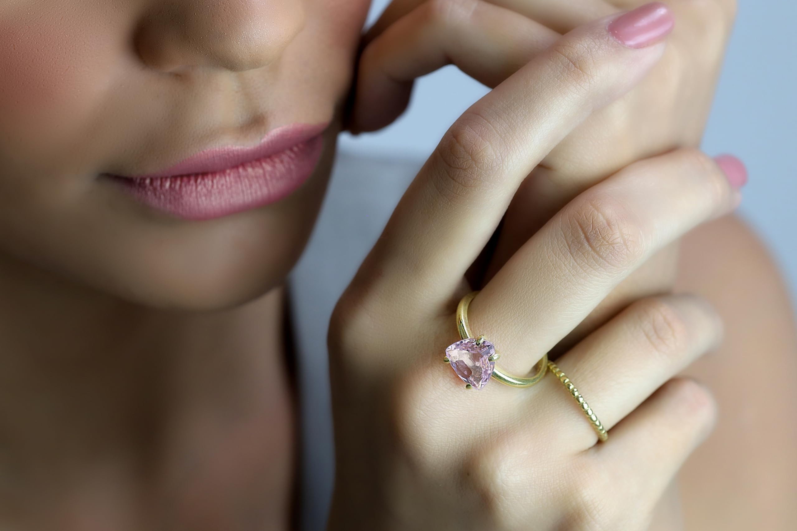 Sofisticado Anillo de Cuarzo Rosa en Oro - Anillos Personalizados de Moda, Anillos de Compromiso, Anillos de Promesa, Anillos de Piedra de Nacimiento, Joyas de Moda Únicas para Mujeres